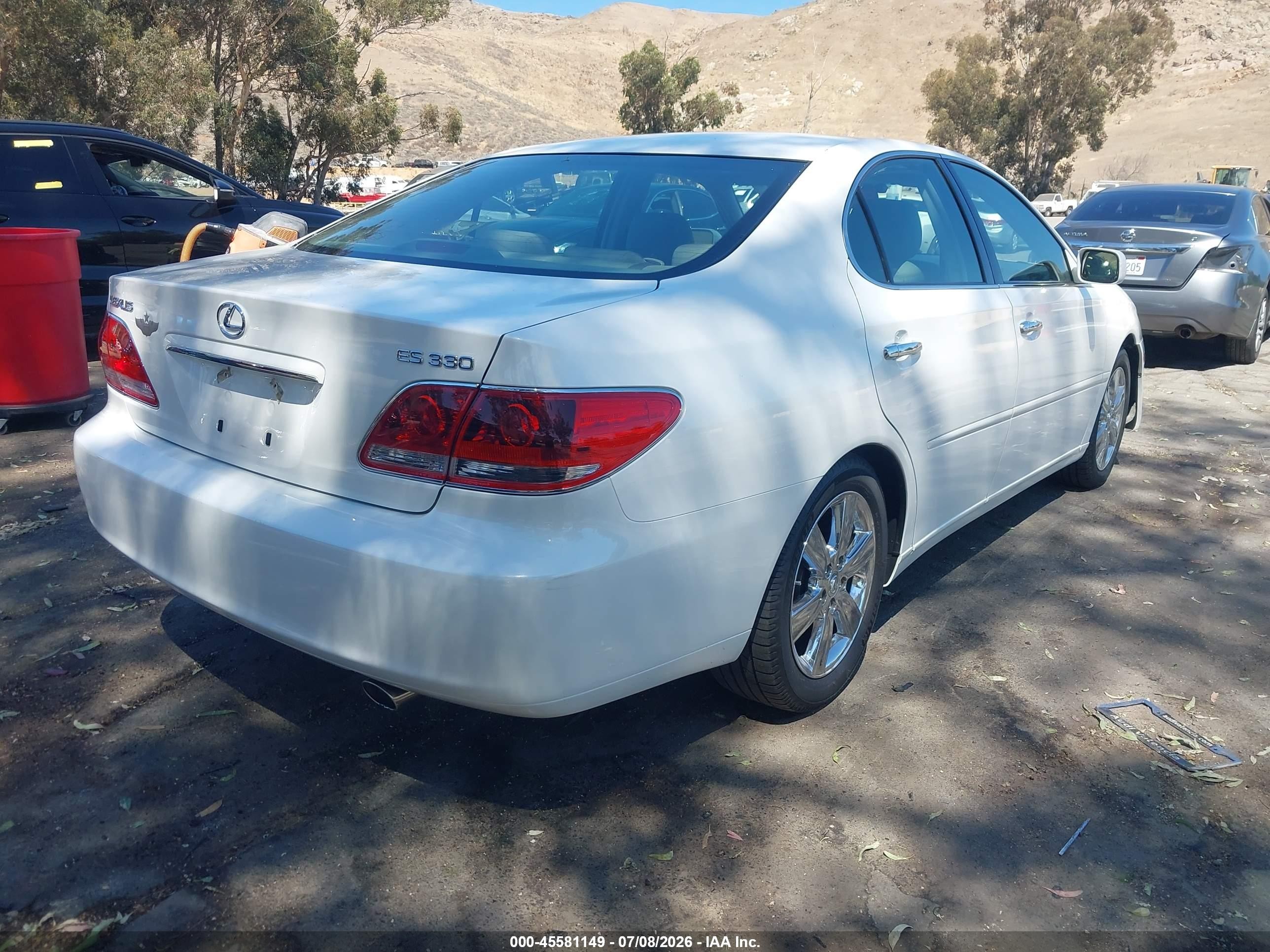 2005 Lexus Es 330   White vin: JTHBA30G955121073