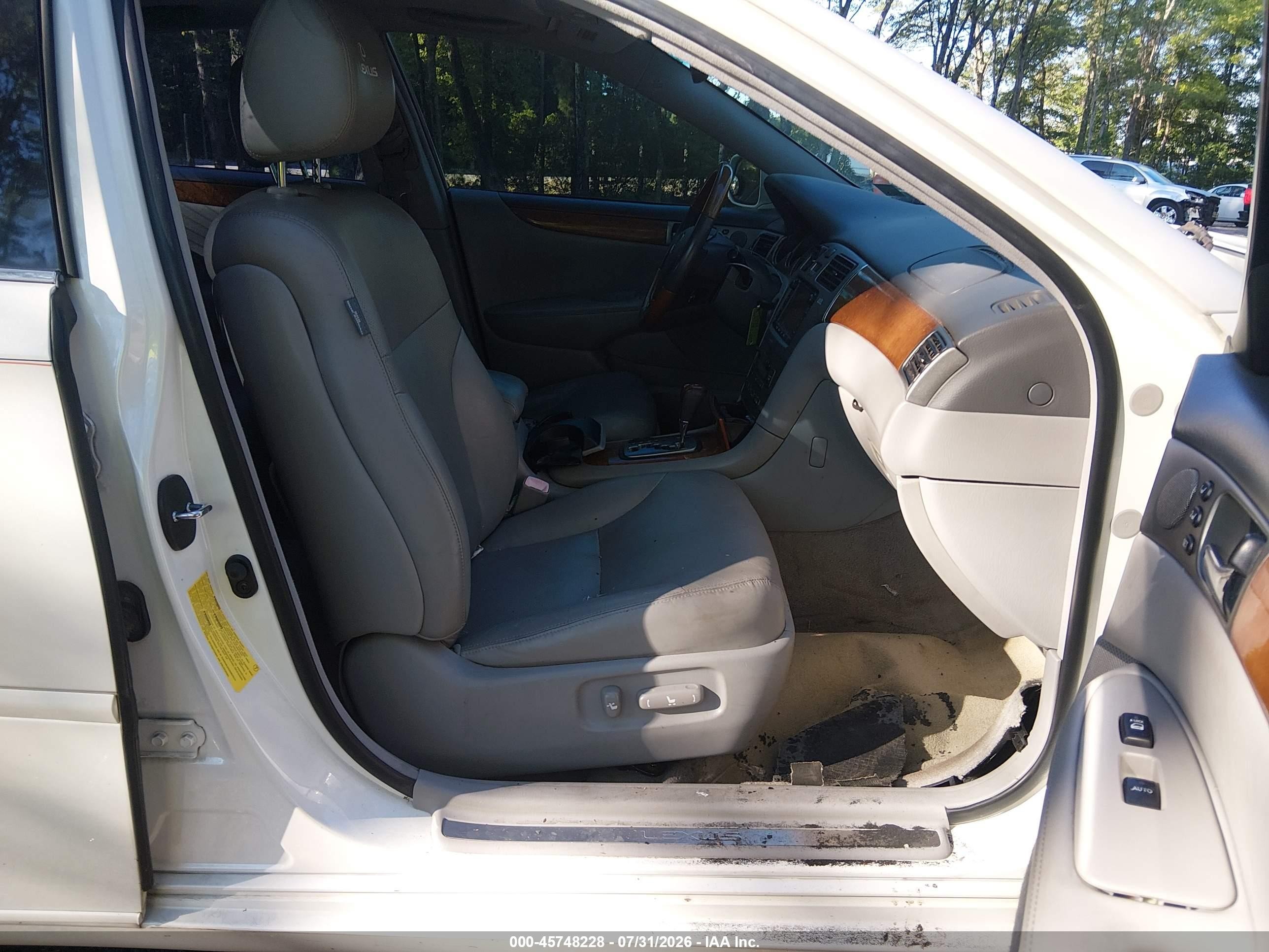 2005 Lexus Es 330   White vin: JTHBA30G955134714