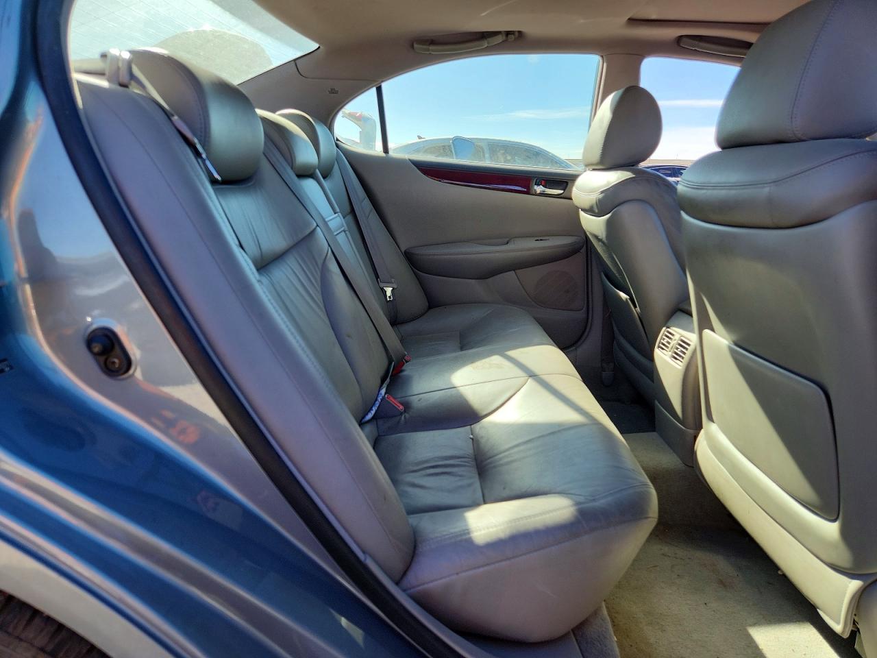 2004 Lexus Es 330 Base Silver vin: JTHBA30GX40010771