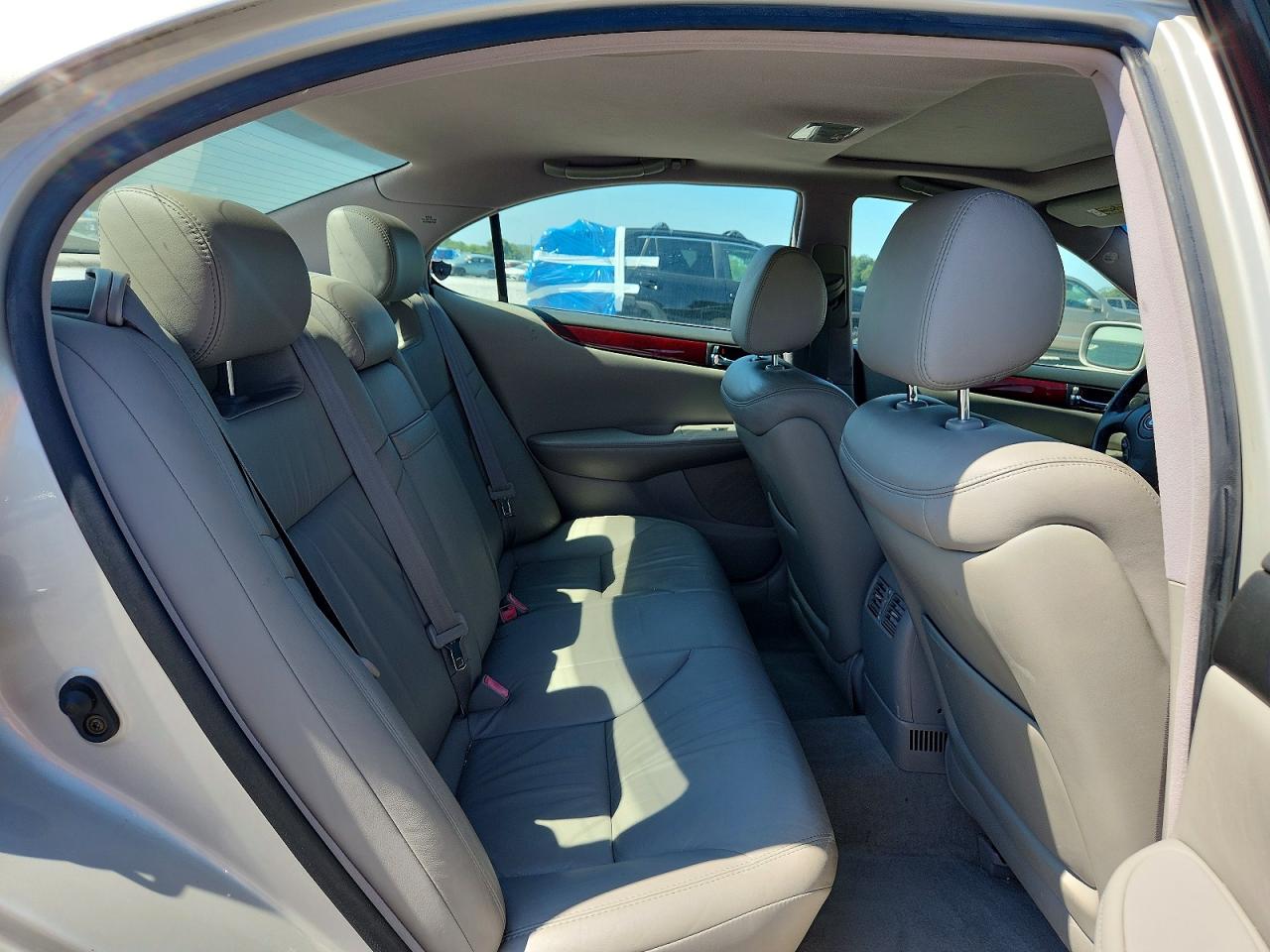 2004 Lexus Es 330 Beige vin: JTHBA30GX45016993