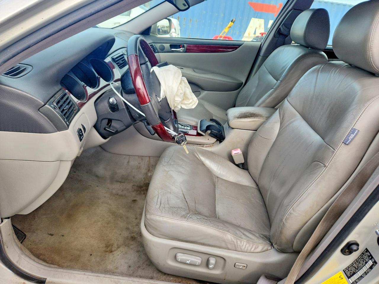 2004 Lexus Es 330 Gold vin: JTHBA30GX45043045