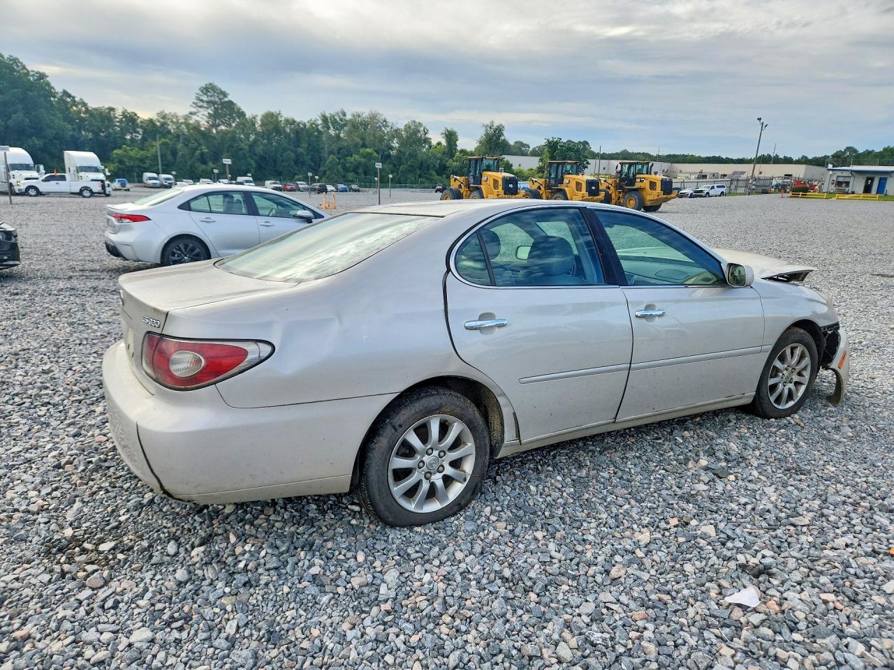 2004 Lexus Es 330 Gold vin: JTHBA30GX45043045