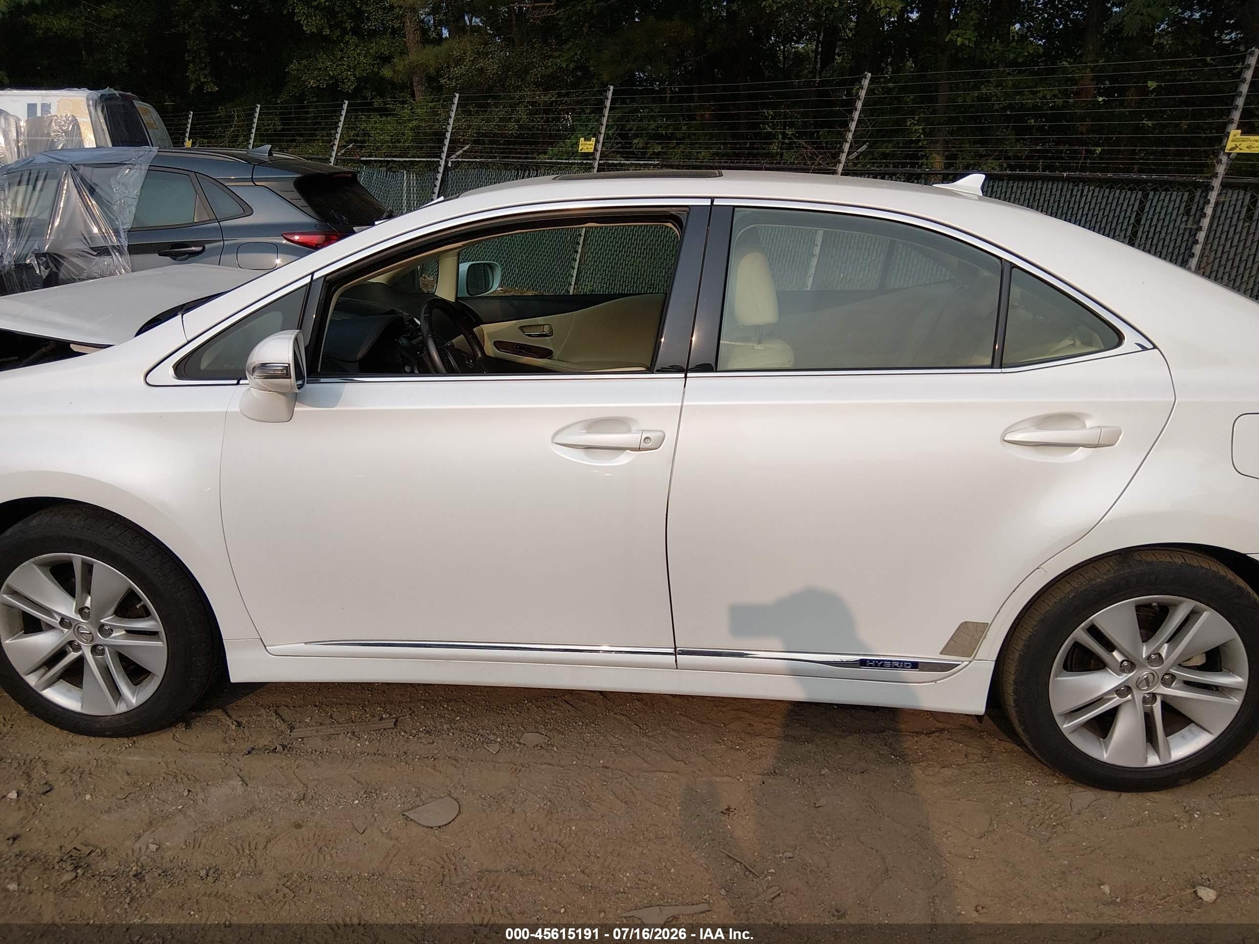 2011 Lexus Hs 250h White vin: JTHBB1BA4B2043969