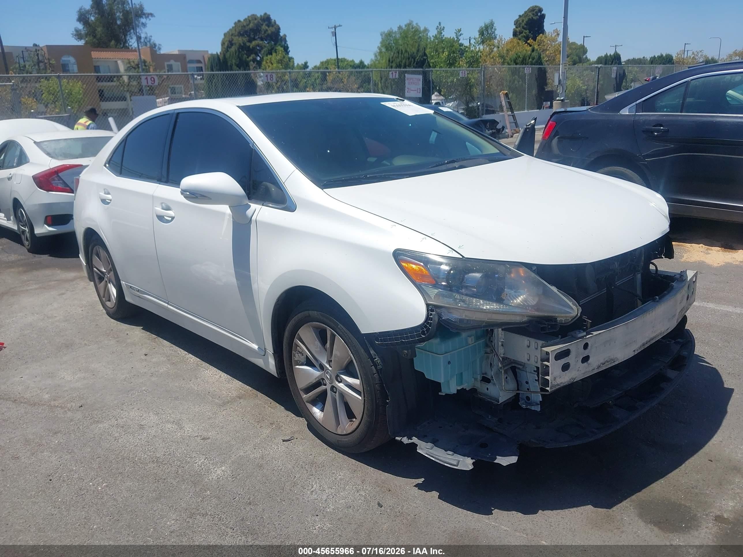 2010 Lexus Hs 250h   White vin: JTHBB1BAXA2016144