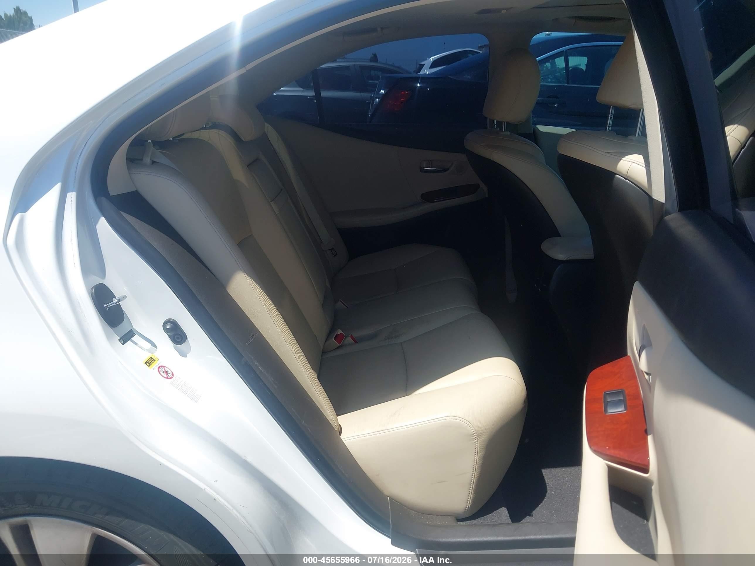 2010 Lexus Hs 250h   White vin: JTHBB1BAXA2016144