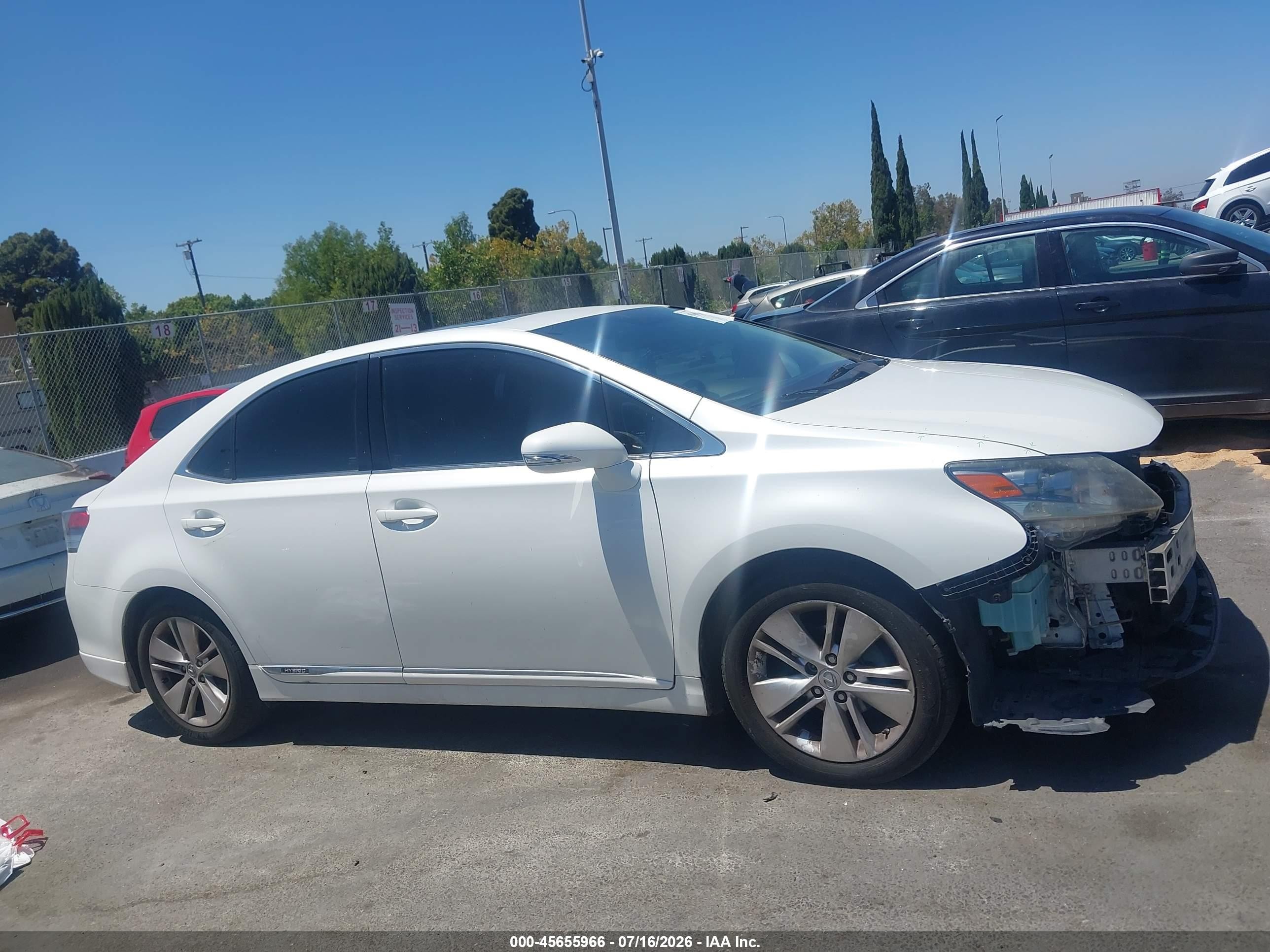 2010 Lexus Hs 250h   White vin: JTHBB1BAXA2016144
