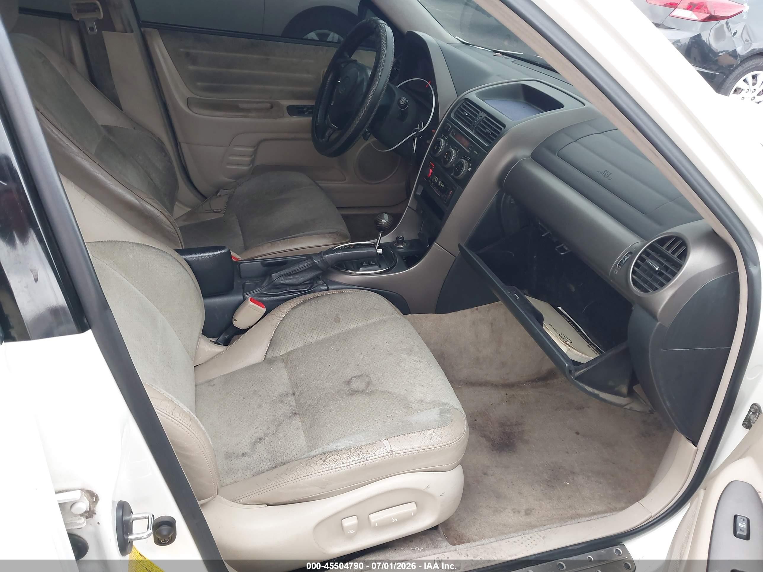 2001 Lexus Is 300   White vin: JTHBD182010007183