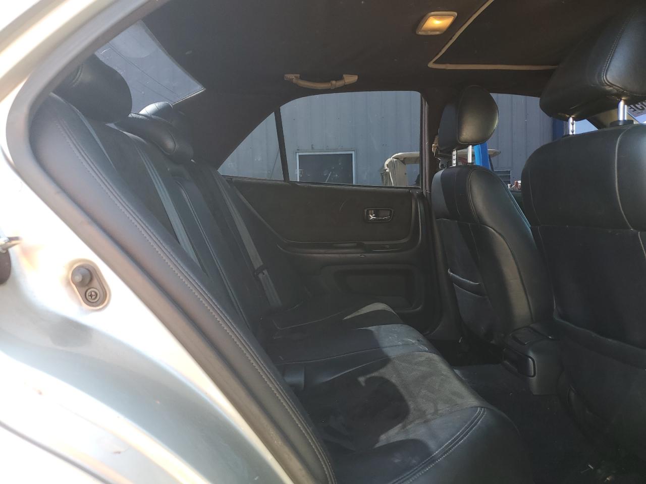 2001 Lexus Is 300 Silver vin: JTHBD182010008768