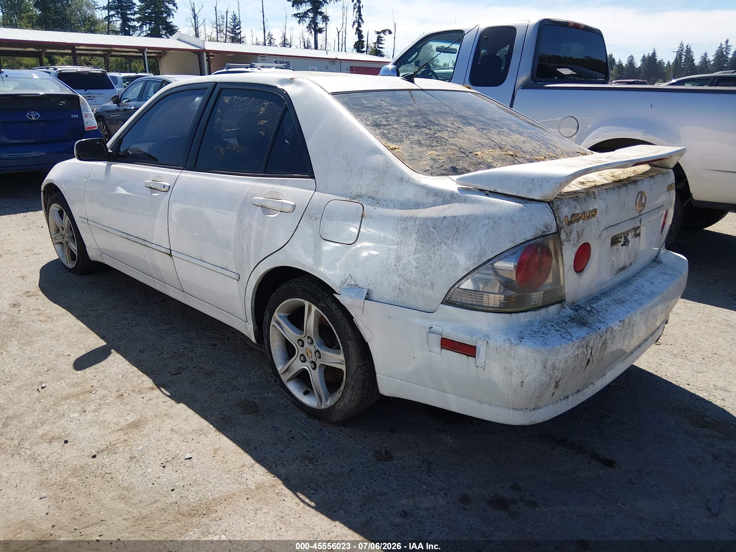 2001 Lexus Is 300   White vin: JTHBD182010029717
