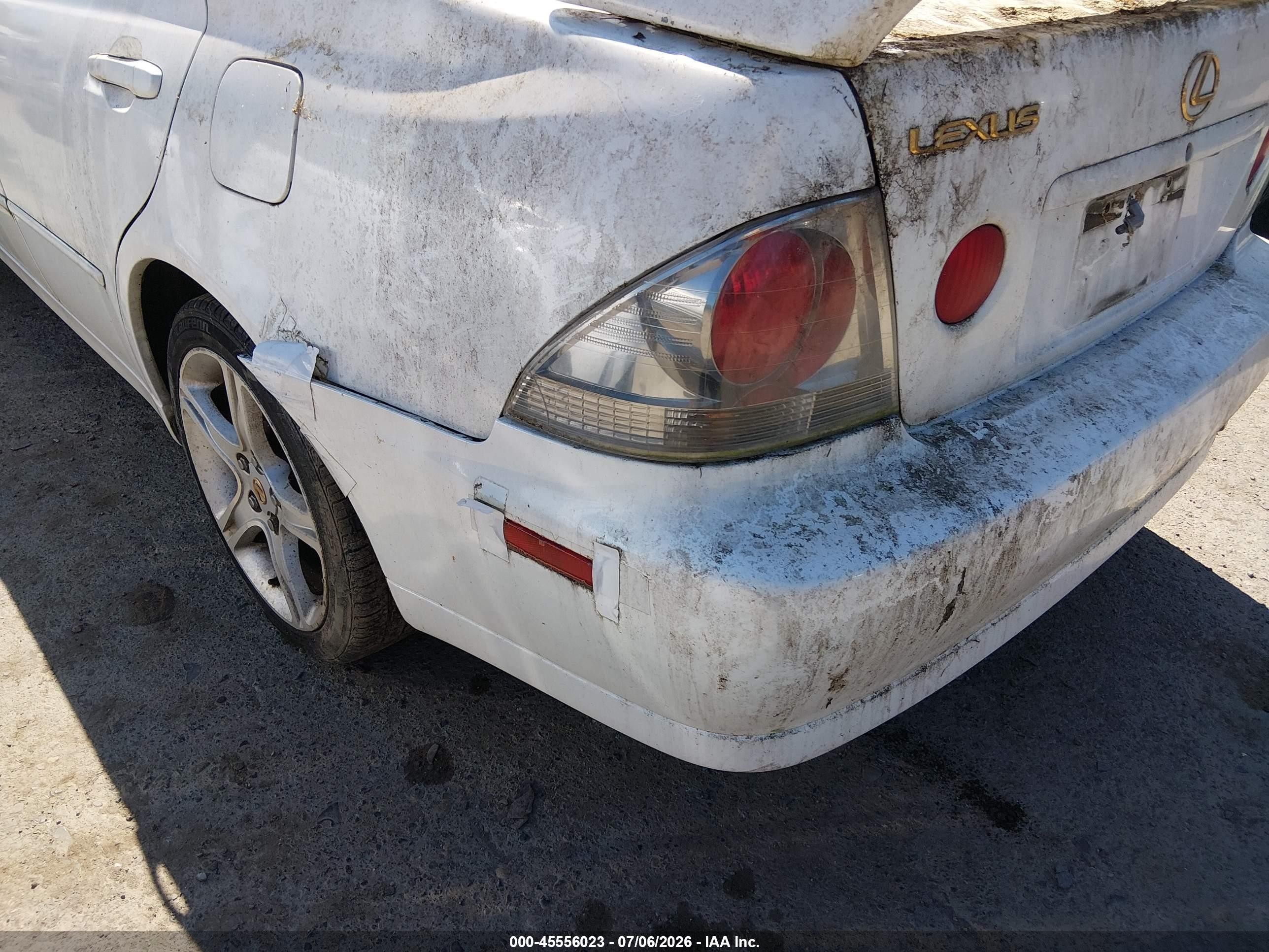 2001 Lexus Is 300   White vin: JTHBD182010029717