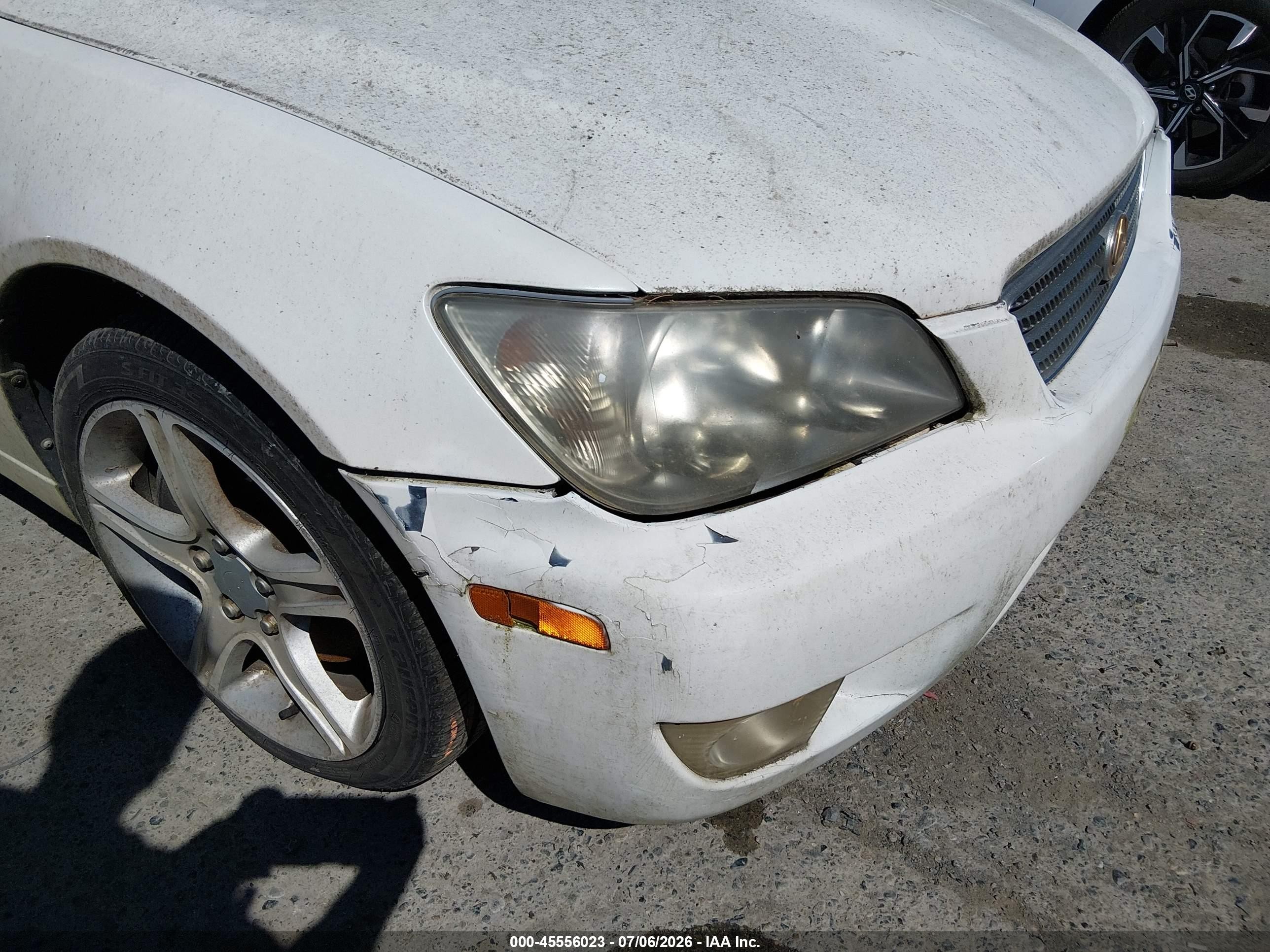 2001 Lexus Is 300   White vin: JTHBD182010029717