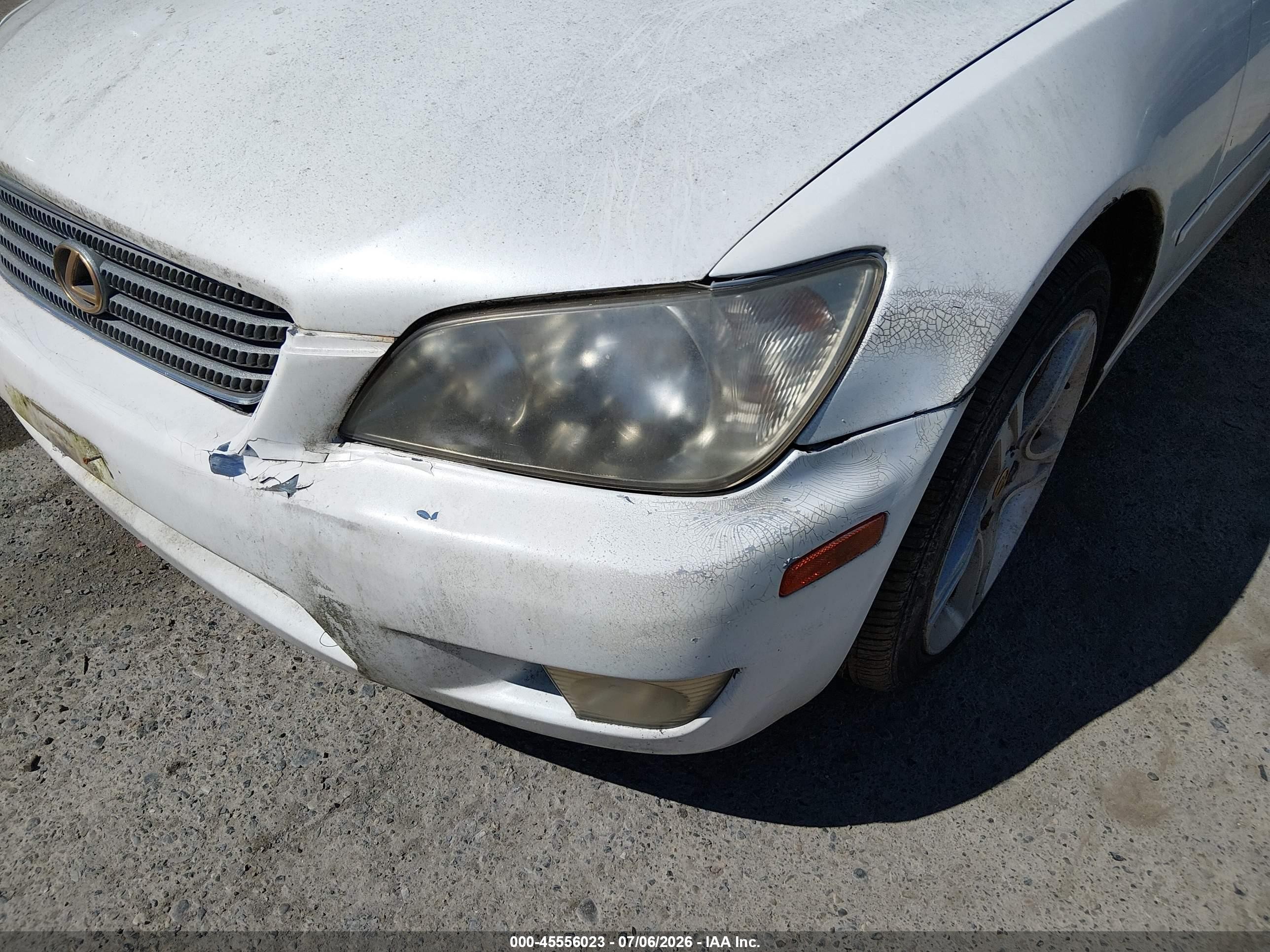 2001 Lexus Is 300   White vin: JTHBD182010029717