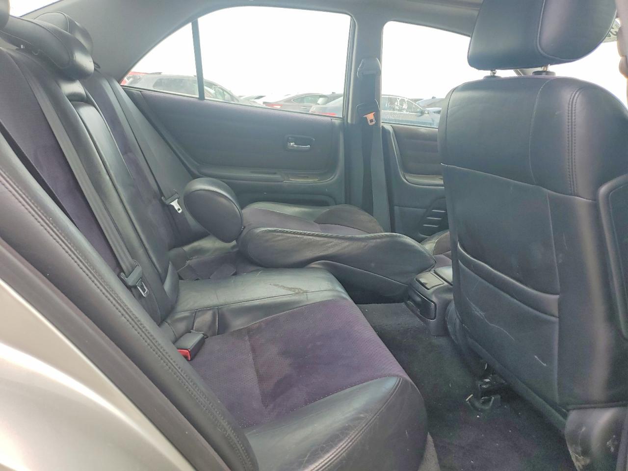 2001 Lexus Is 300 Silver vin: JTHBD182110027099