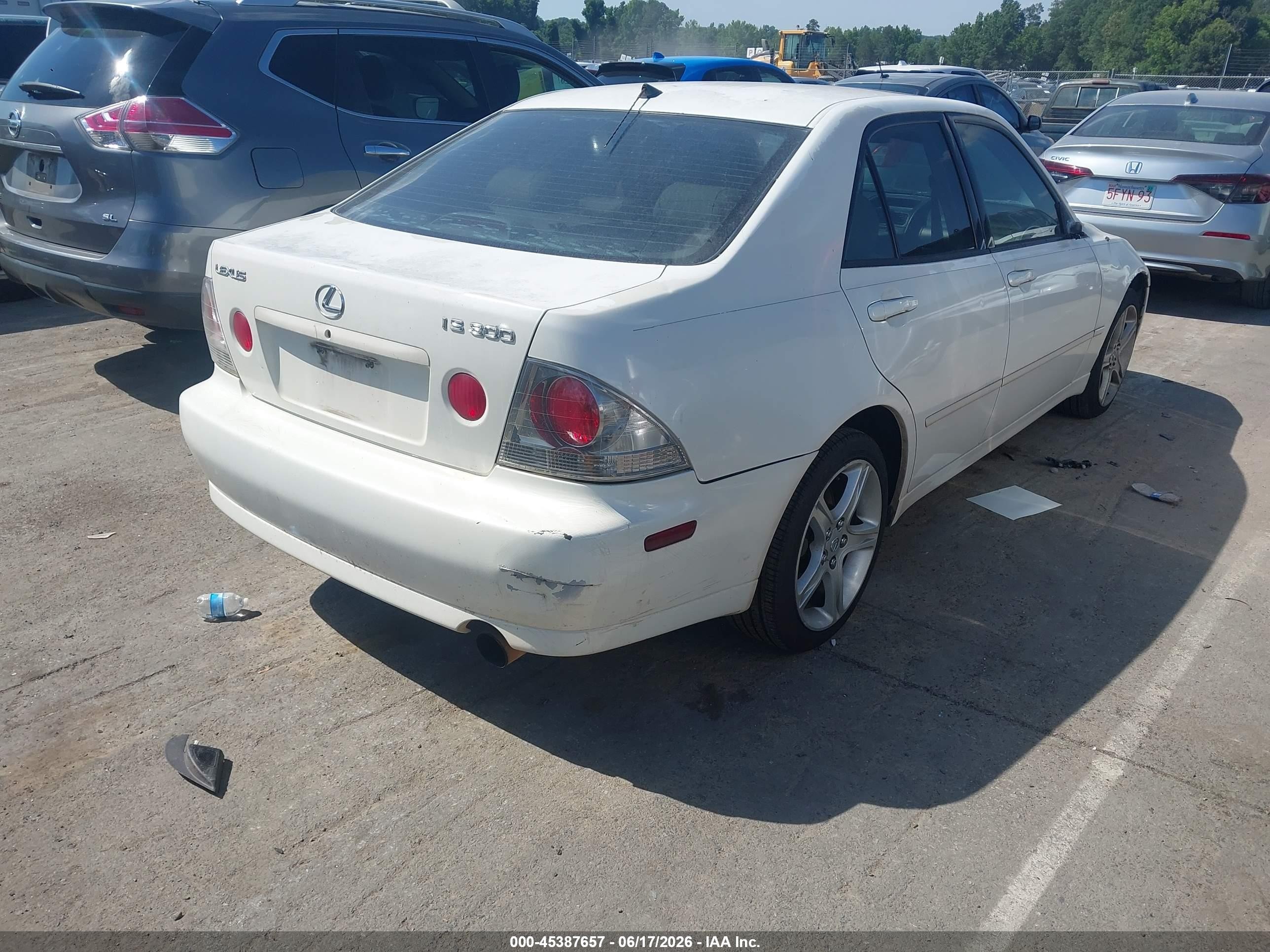 2001 Lexus Is 300   White vin: JTHBD182210004298