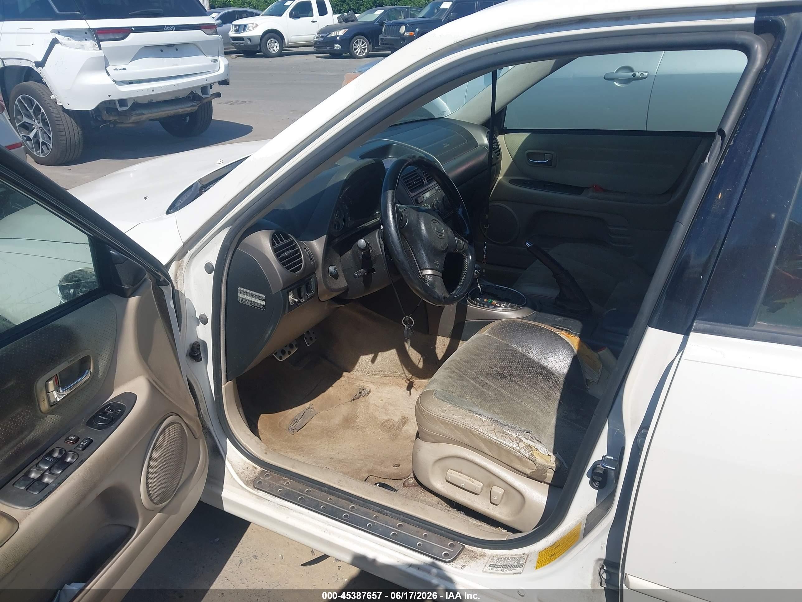 2001 Lexus Is 300   White vin: JTHBD182210004298