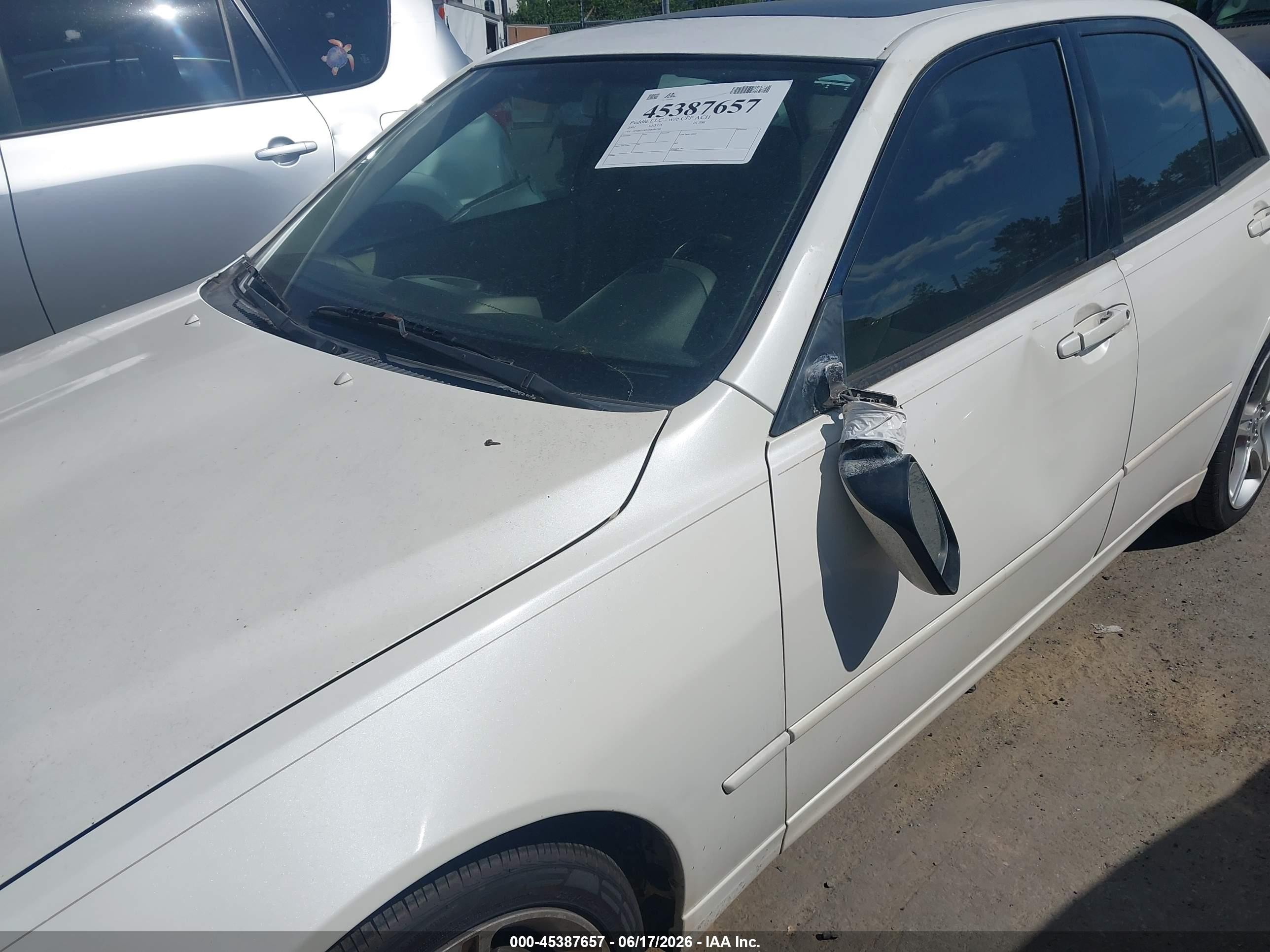2001 Lexus Is 300   White vin: JTHBD182210004298