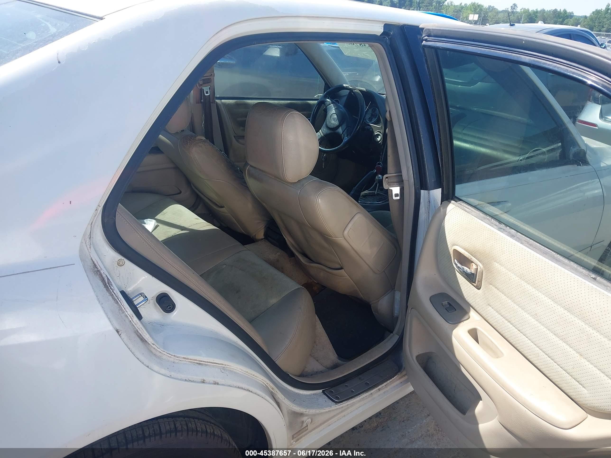 2001 Lexus Is 300   White vin: JTHBD182210004298