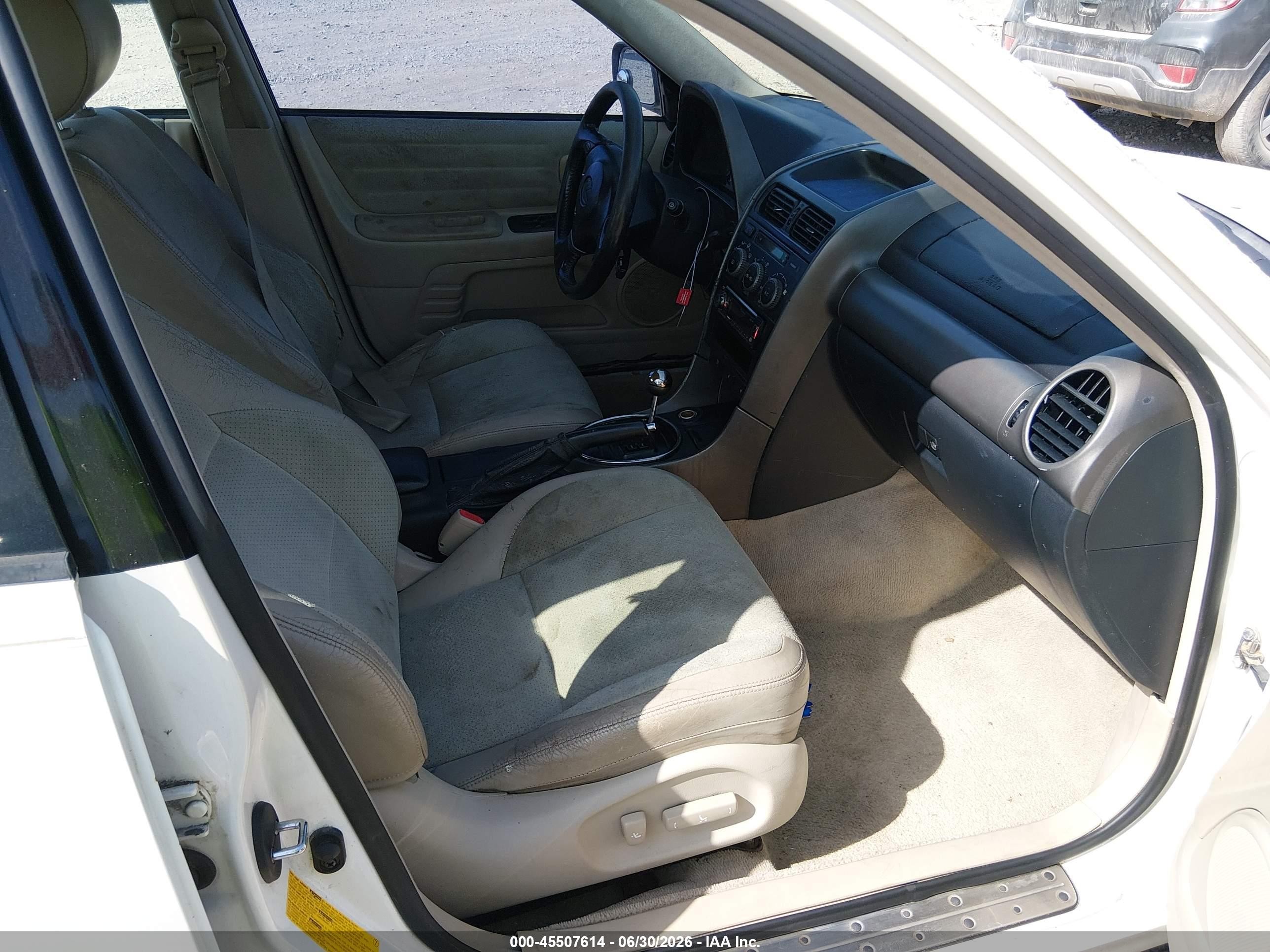 2001 Lexus Is 300   White vin: JTHBD182210005595
