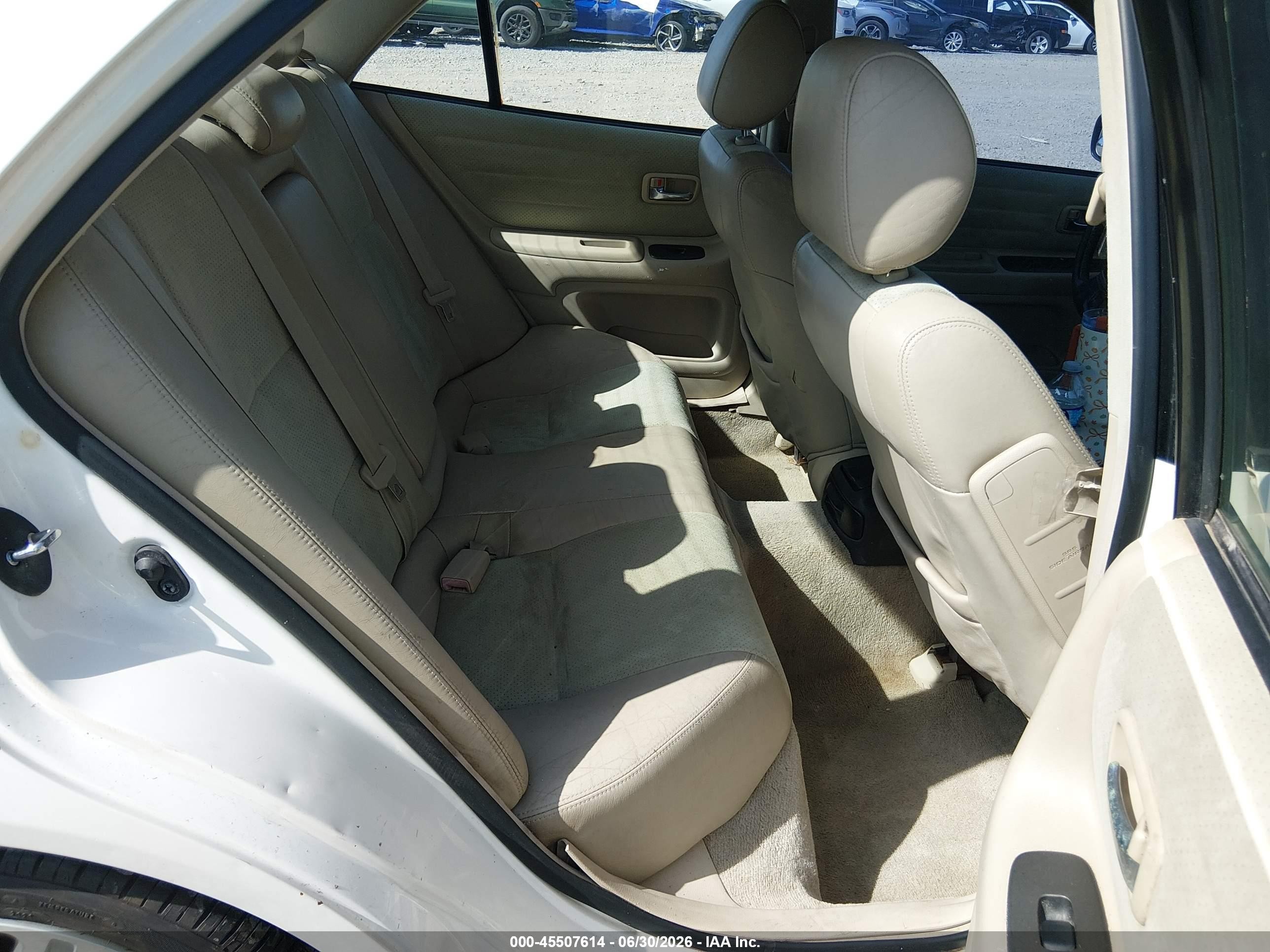 2001 Lexus Is 300   White vin: JTHBD182210005595