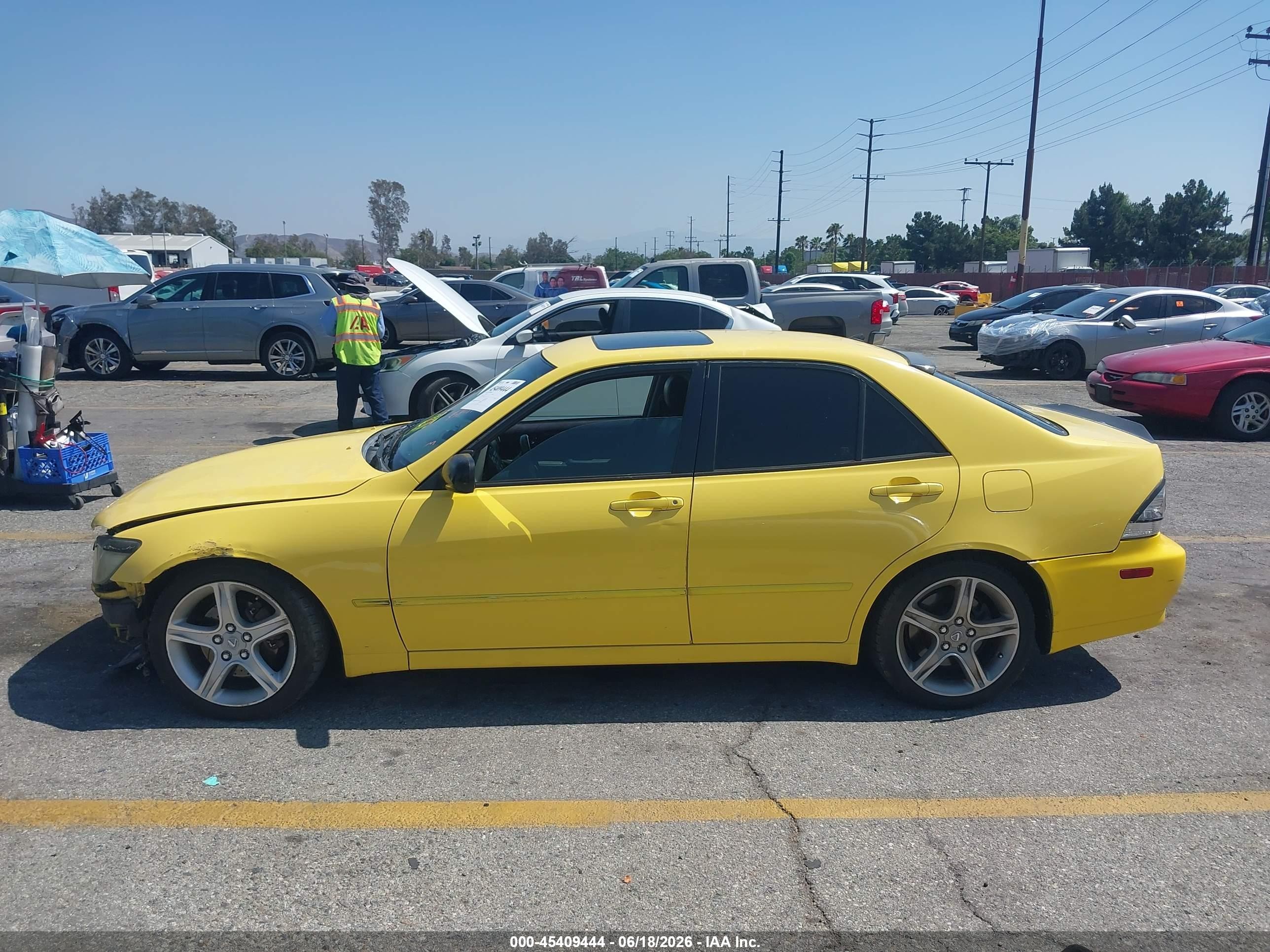 2001 Lexus Is 300   Yellow vin: JTHBD182210007475