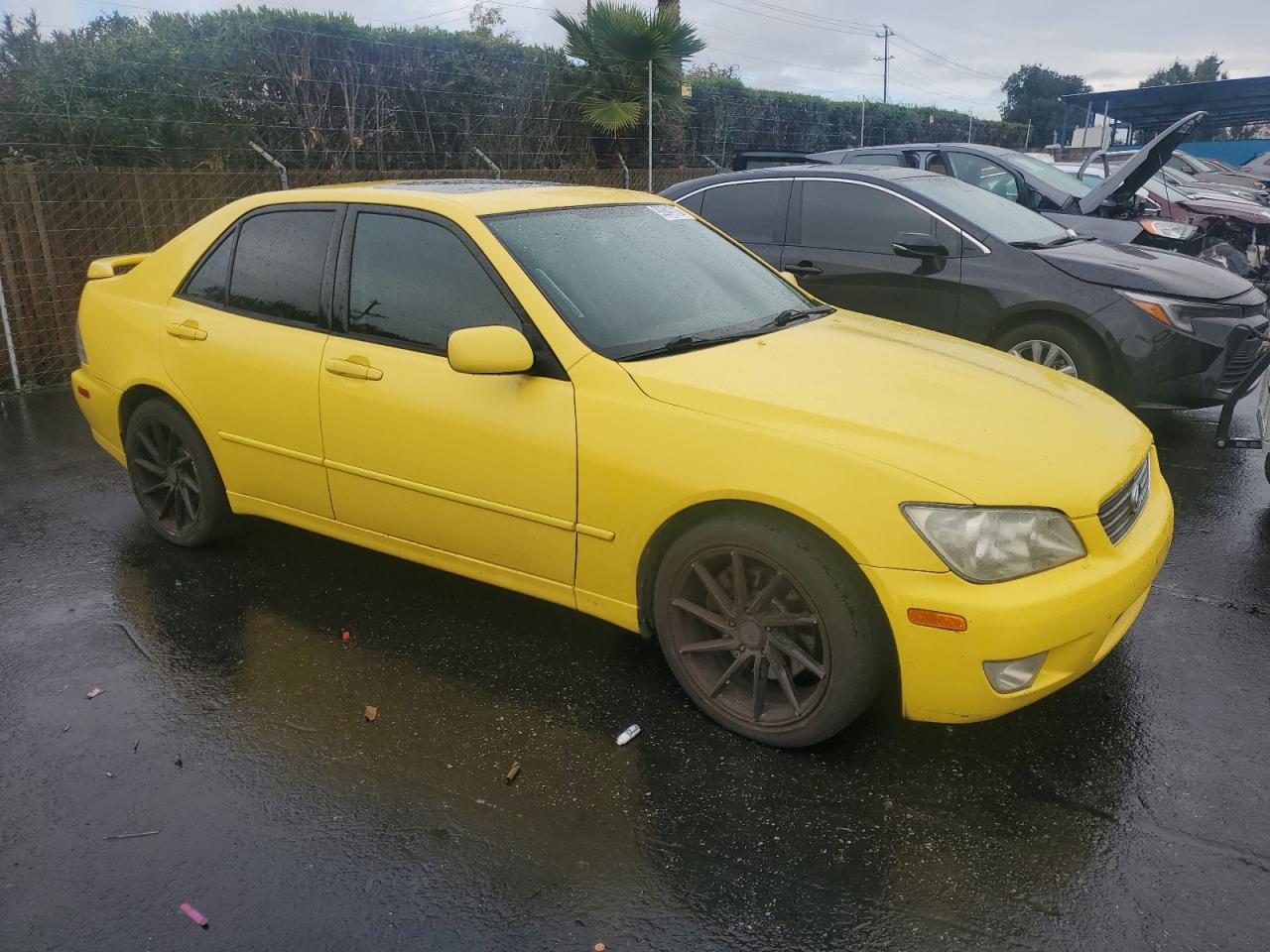 2001 Lexus Is 300 Yellow vin: JTHBD182310023913
