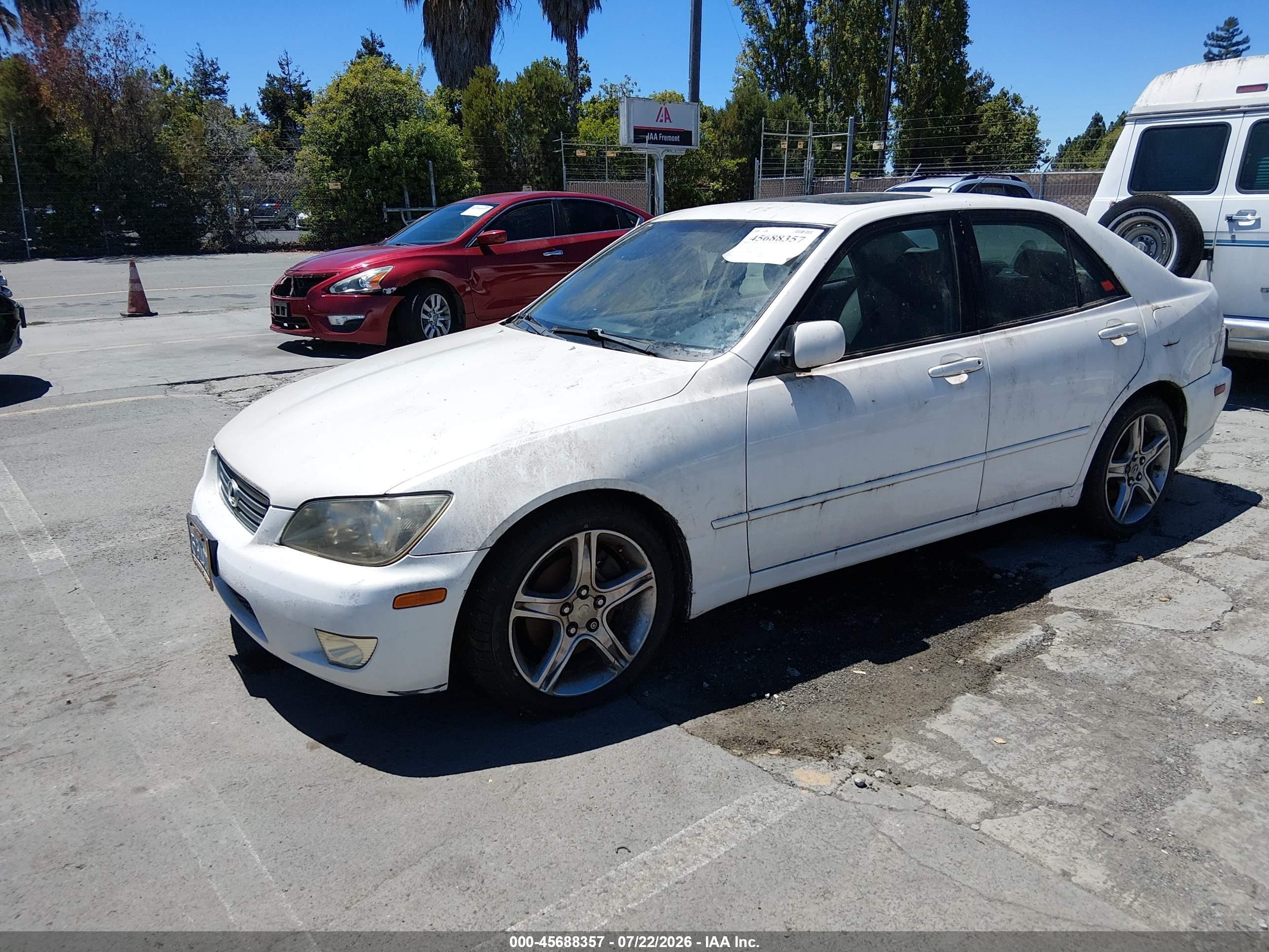 2001 Lexus Is 300   Белый vin: JTHBD182510028322