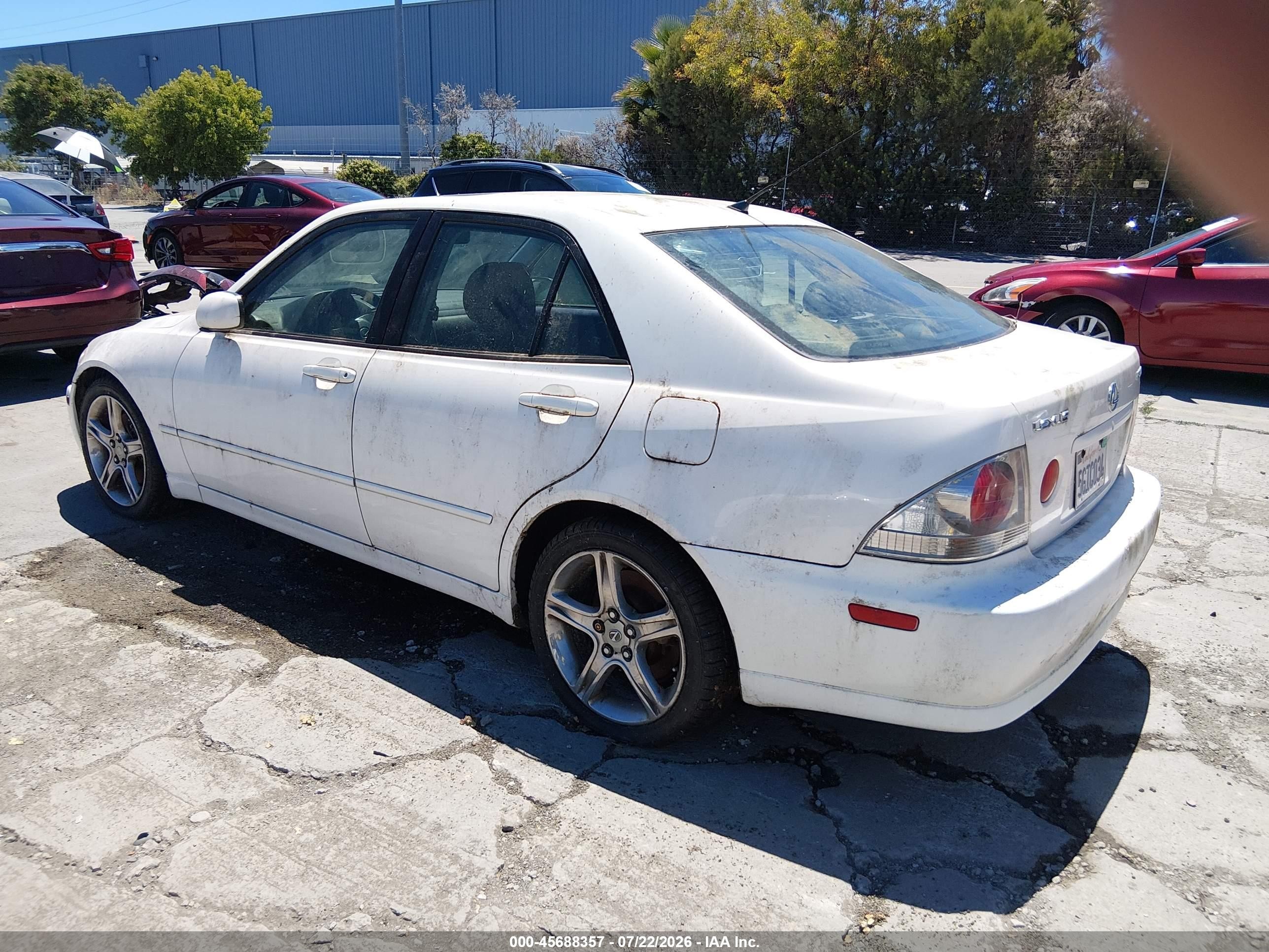 2001 Lexus Is 300   Белый vin: JTHBD182510028322