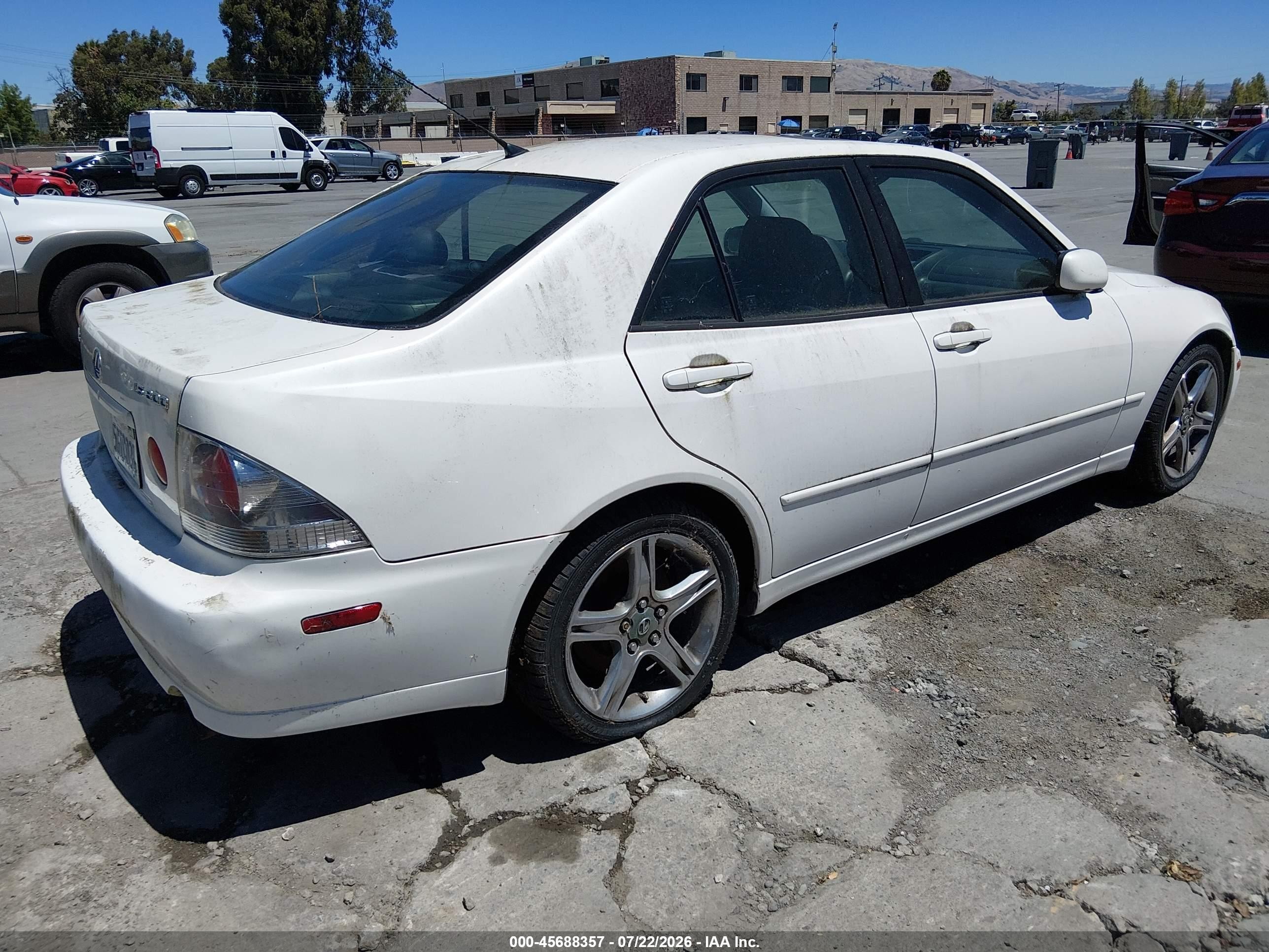 2001 Lexus Is 300   Белый vin: JTHBD182510028322