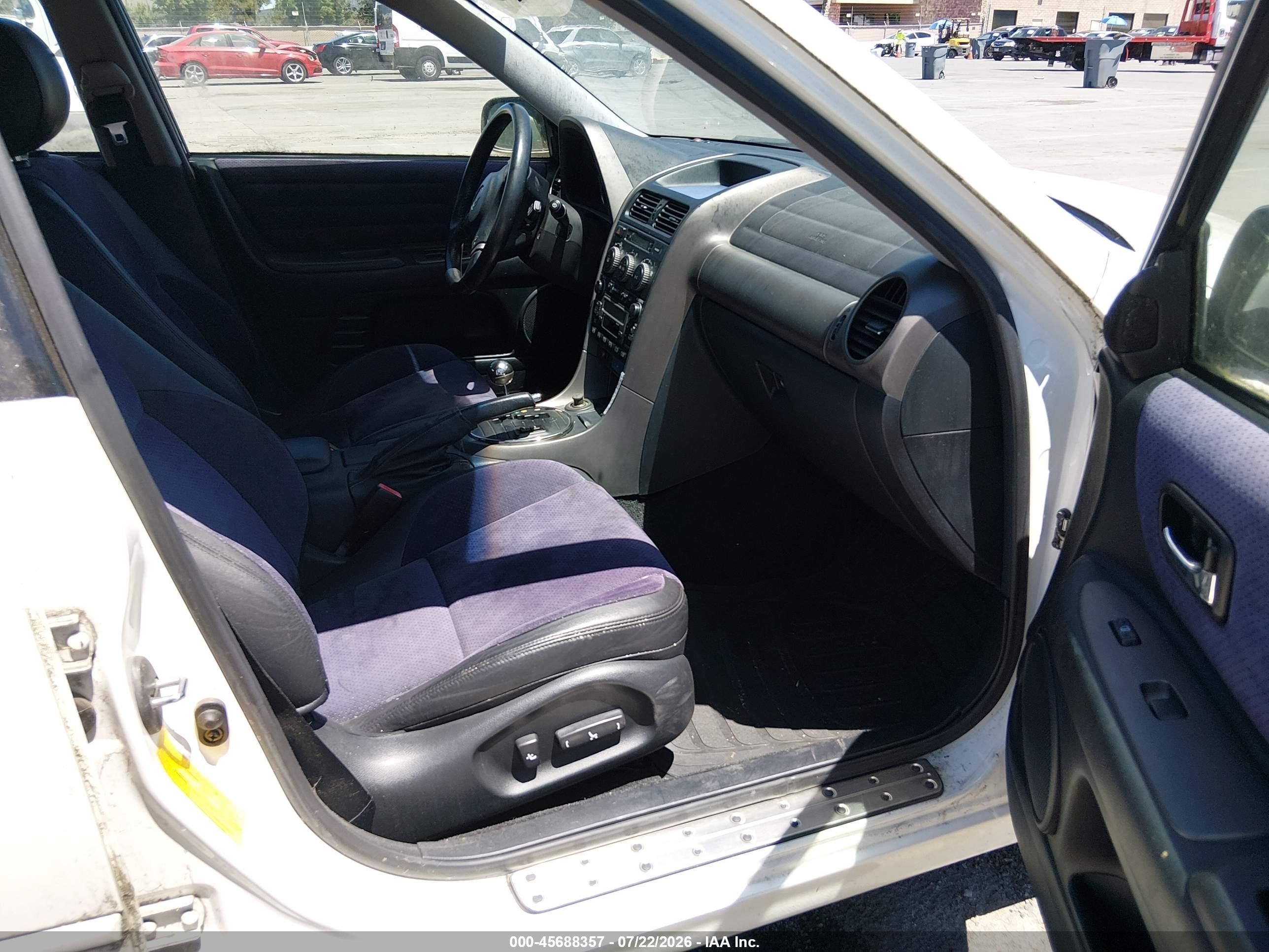 2001 Lexus Is 300   Белый vin: JTHBD182510028322