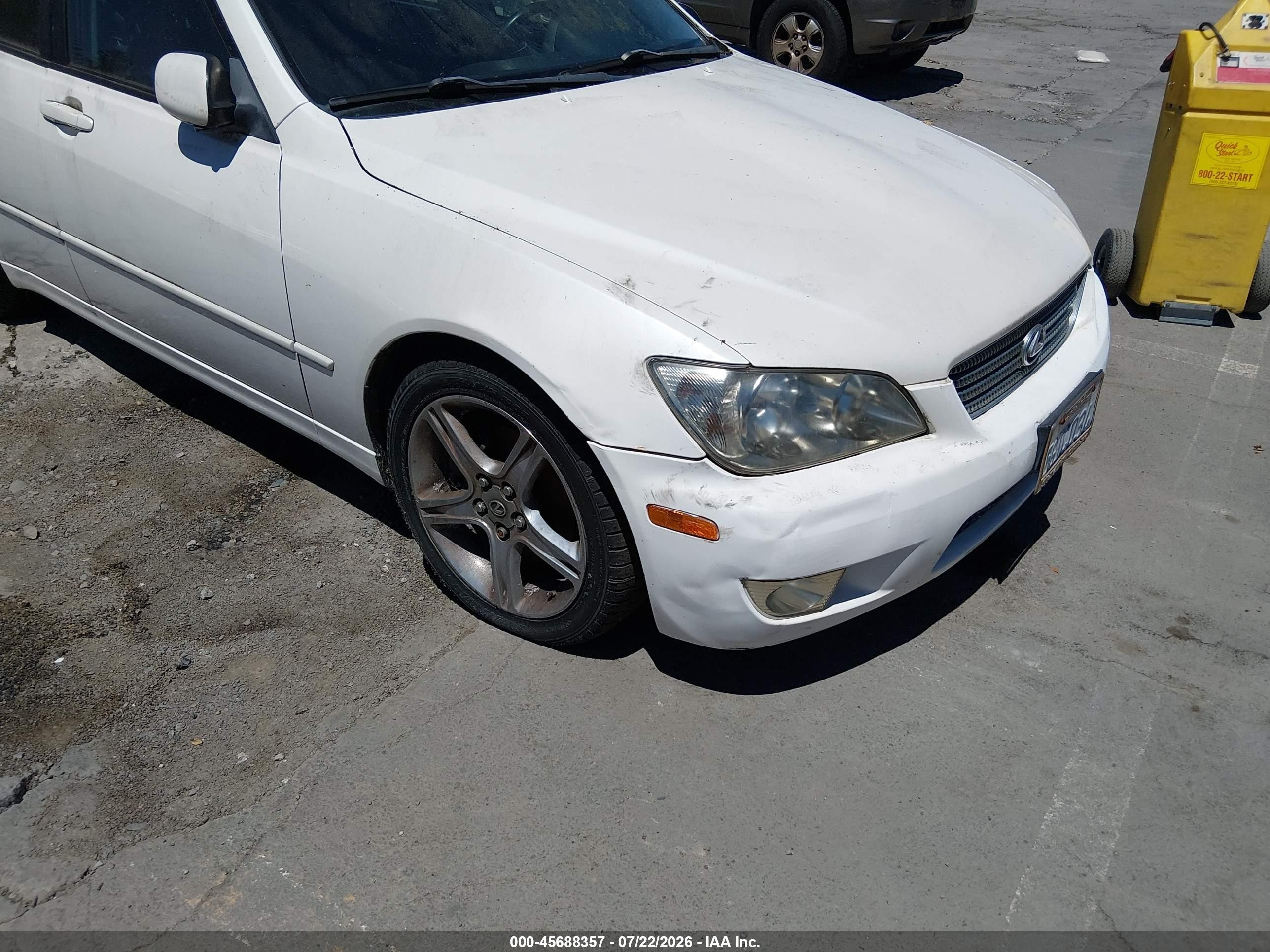 2001 Lexus Is 300   Белый vin: JTHBD182510028322