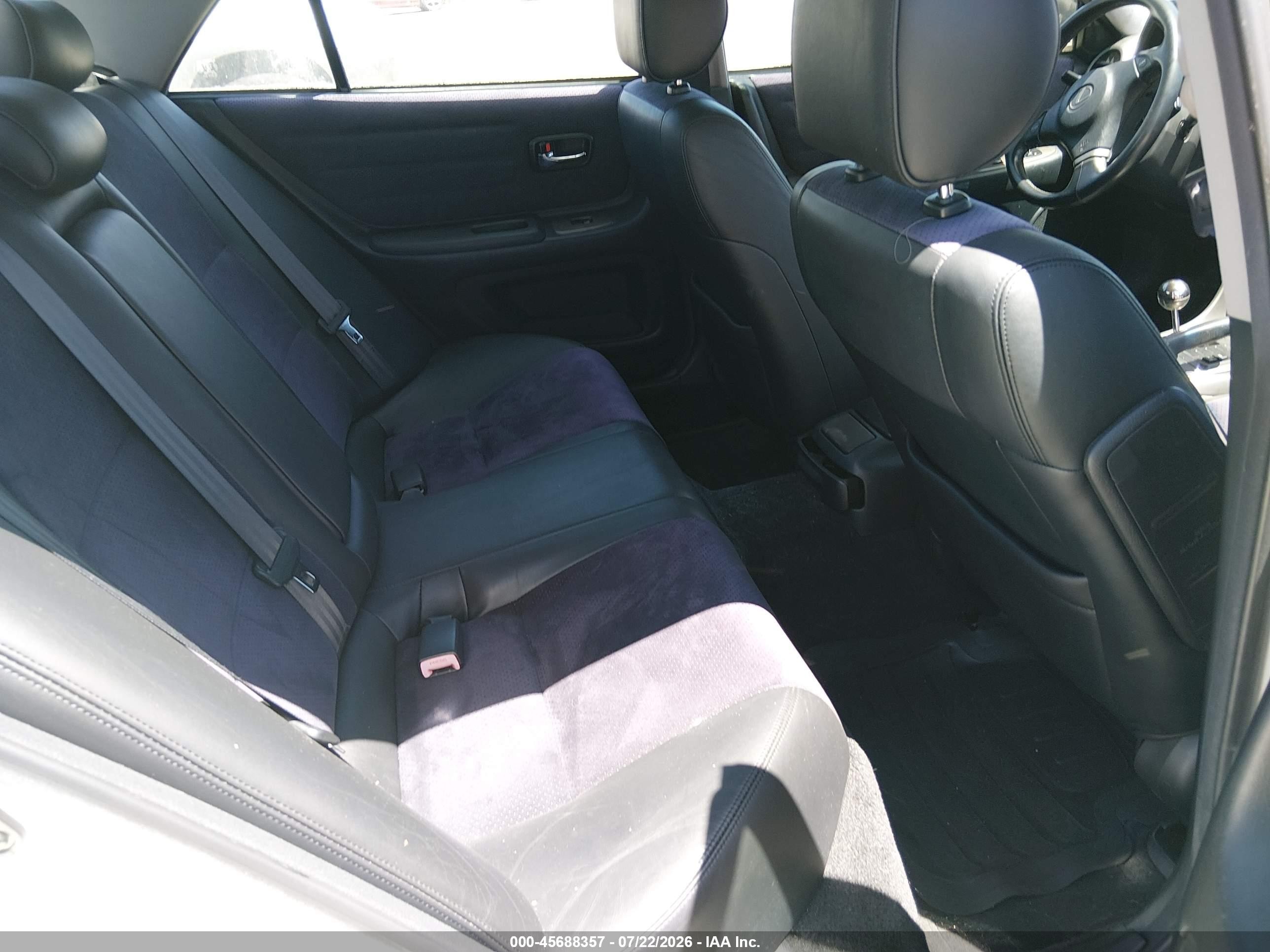 2001 Lexus Is 300   Белый vin: JTHBD182510028322