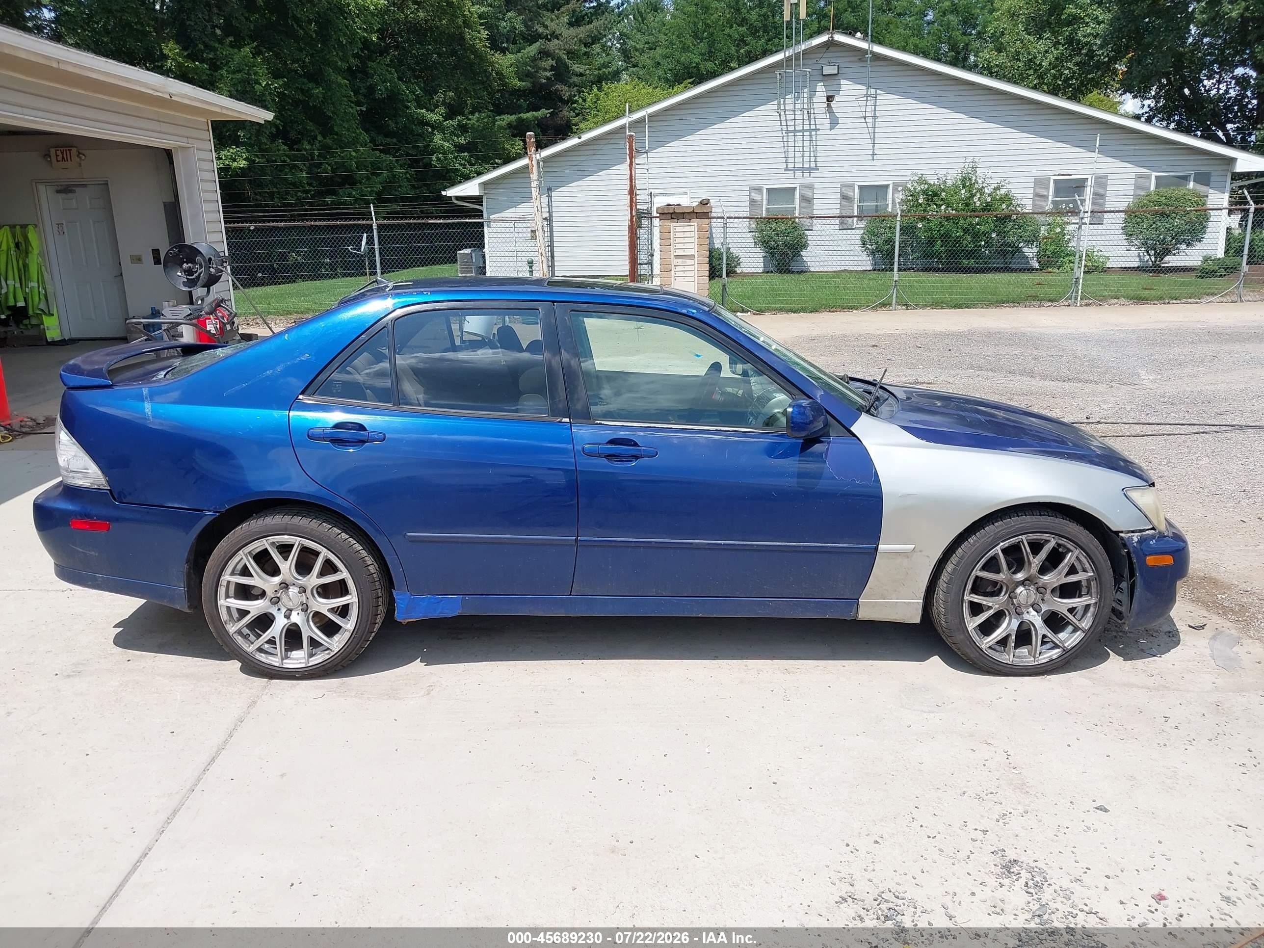 2001 Lexus Is 300 Blue vin: JTHBD182710015264