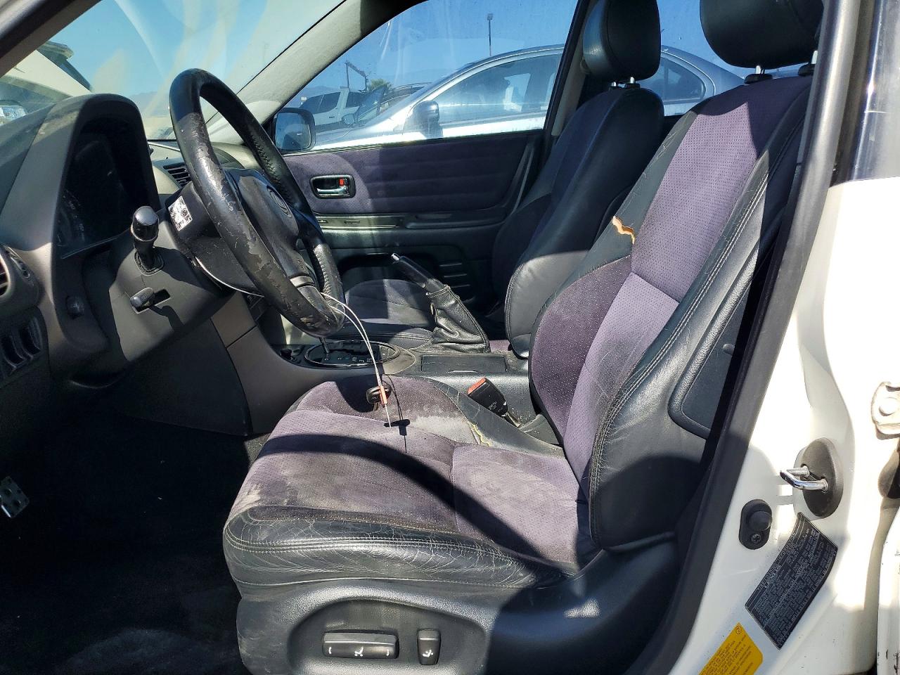 2001 Lexus Is 300 White vin: JTHBD182710028659