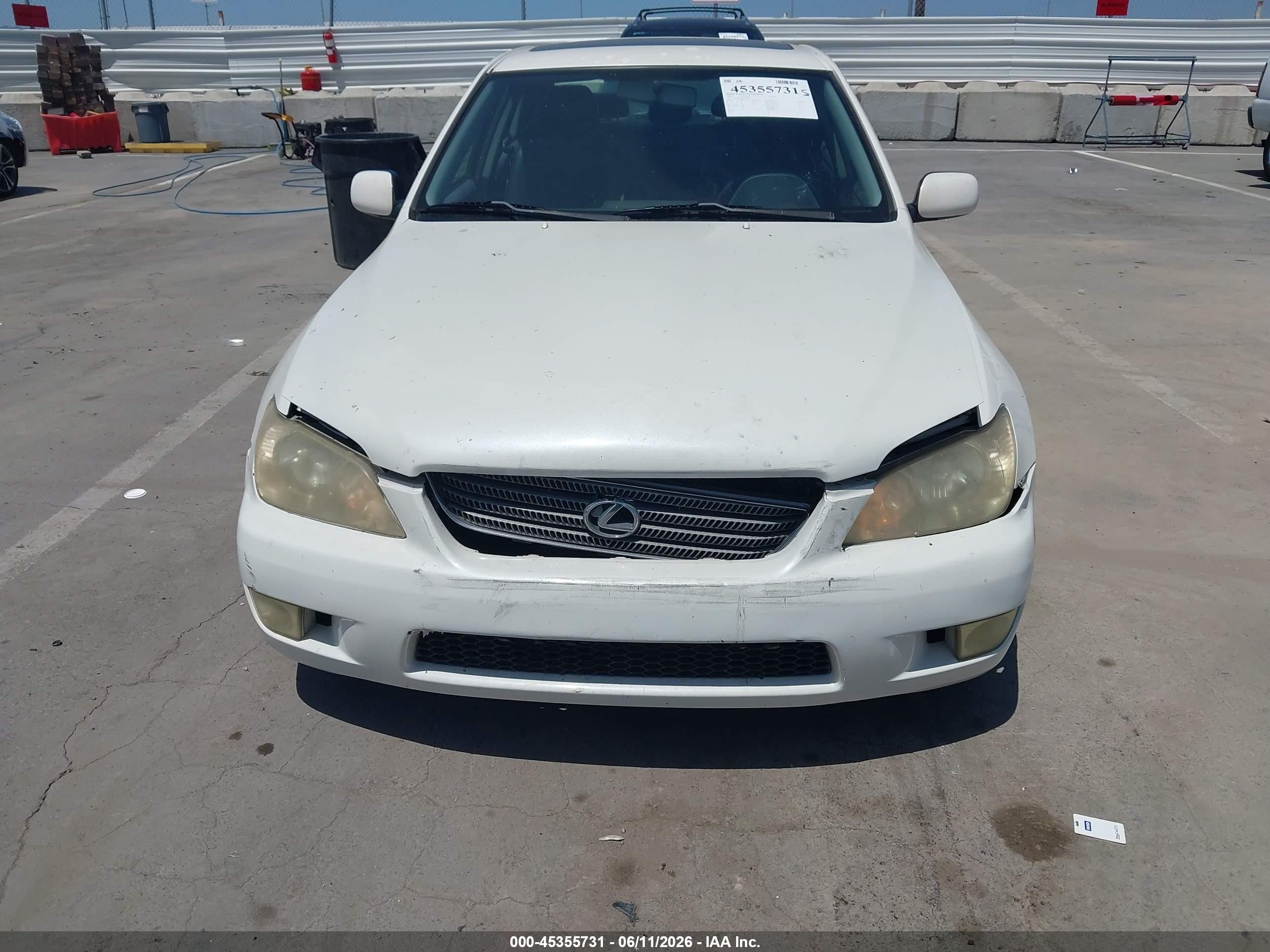 2001 Lexus Is 300   White vin: JTHBD182910029537