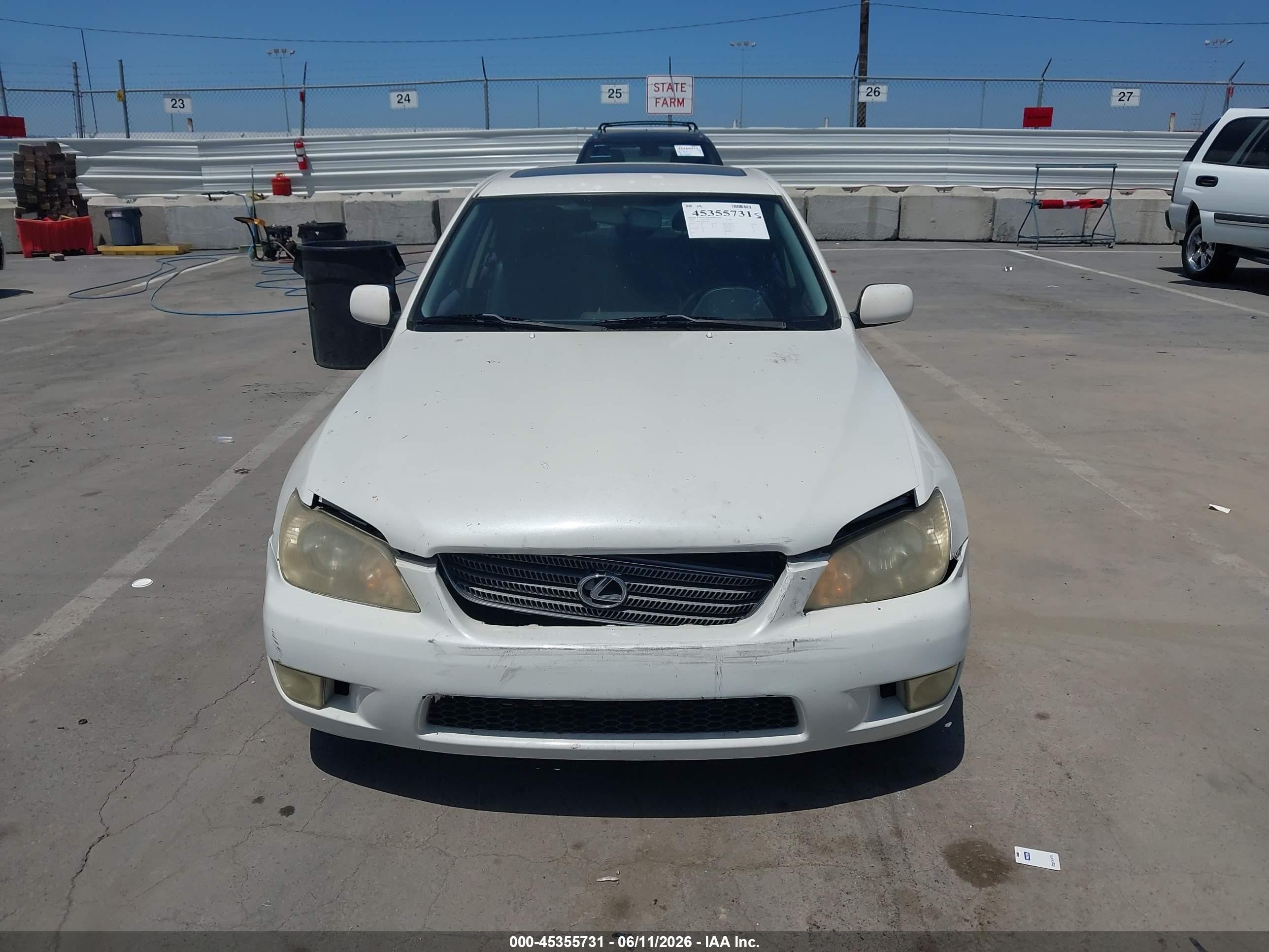 2001 Lexus Is 300   White vin: JTHBD182910029537