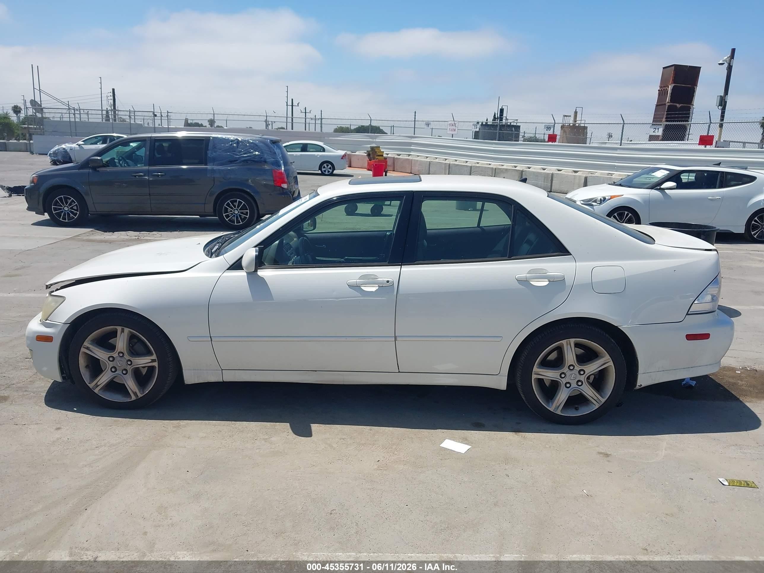2001 Lexus Is 300   White vin: JTHBD182910029537