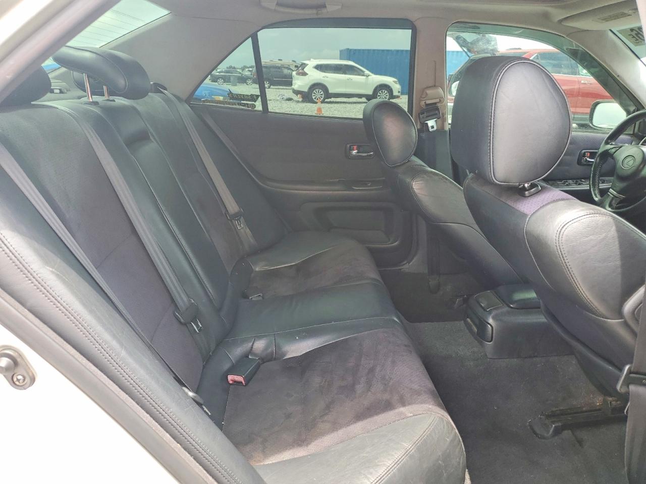2001 Lexus Is 300 Silver vin: JTHBD182910030381