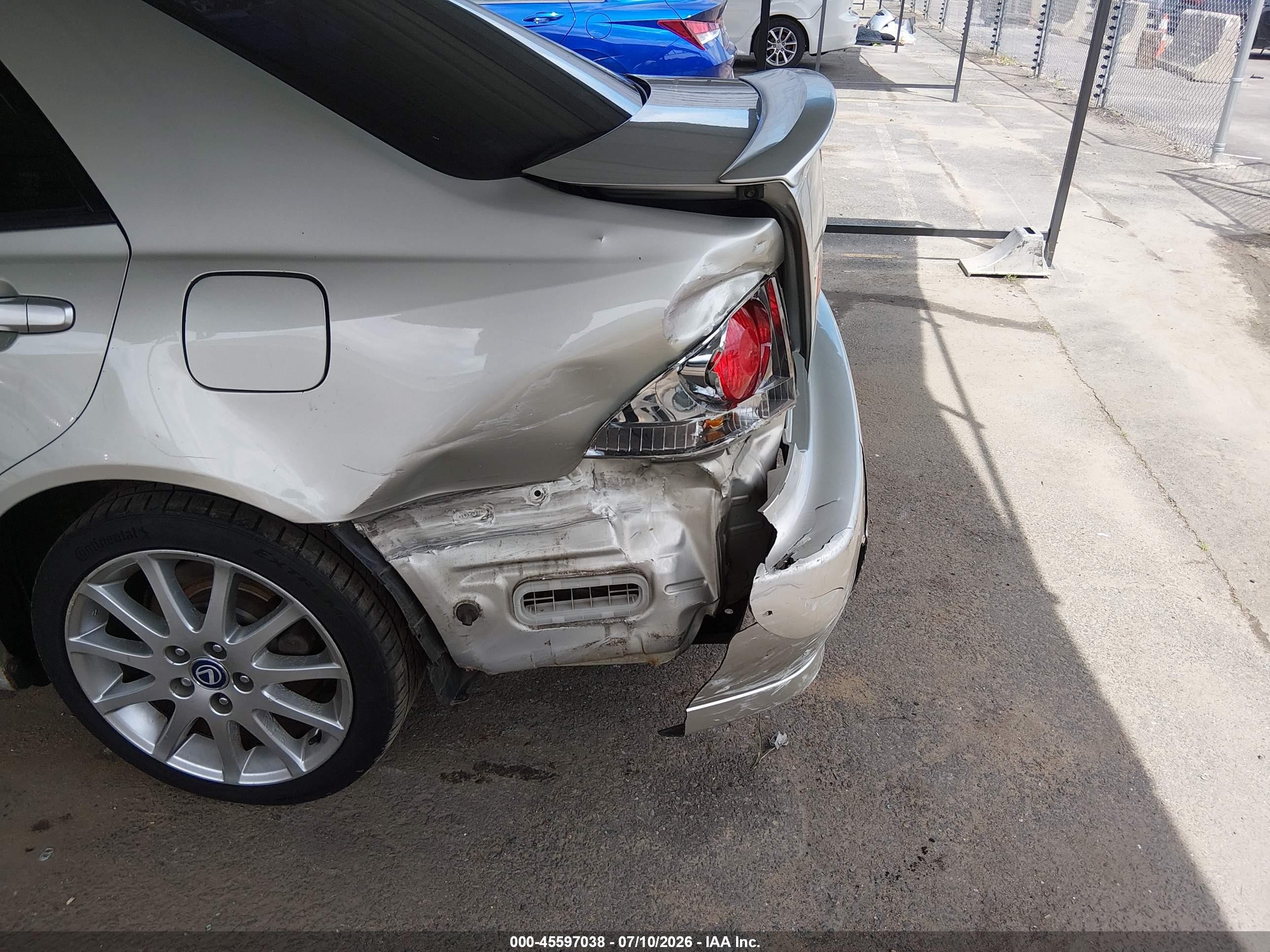 2004 Lexus Is 300   Silver vin: JTHBD192040081366