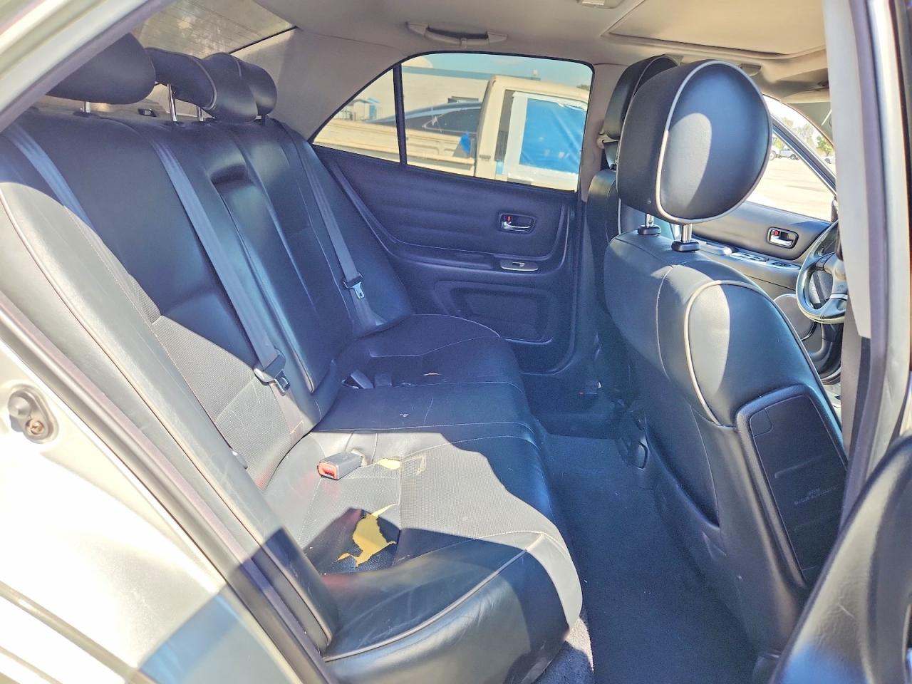 2005 Lexus Is 300 Base Серый vin: JTHBD192050095365