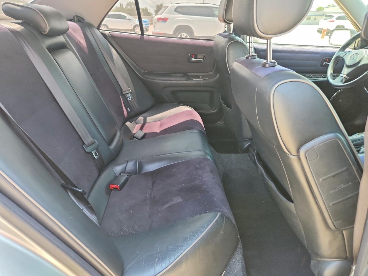 2003 Lexus Is 300 Base Silver vin: JTHBD192130073551