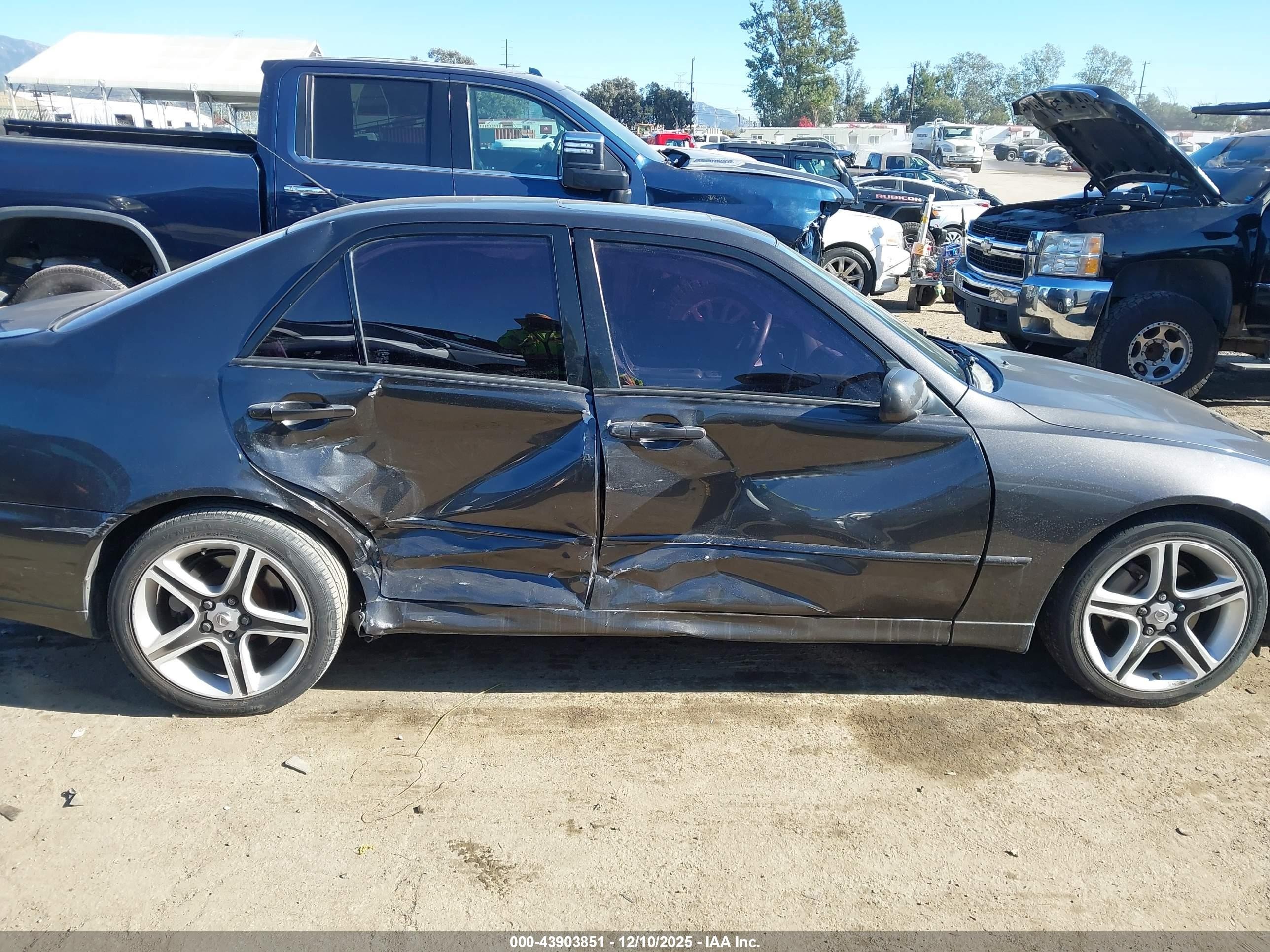 2003 Lexus Is 300   Gray vin: JTHBD192130073615