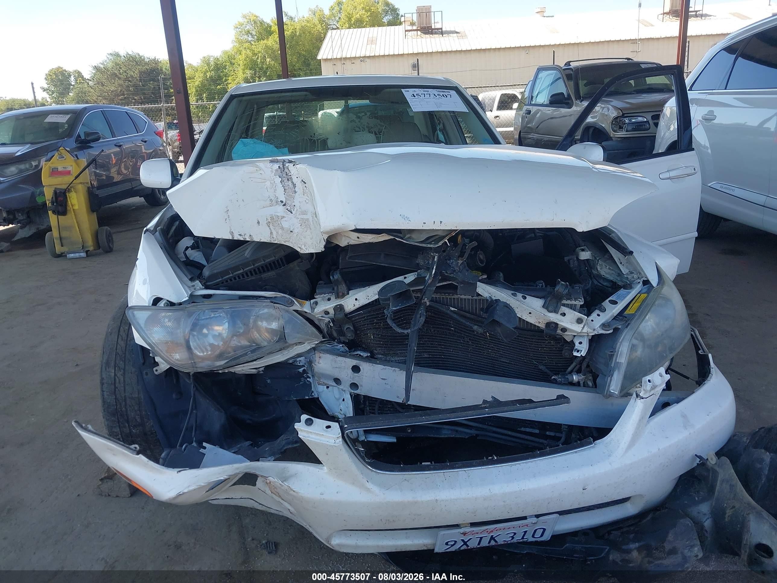 2004 Lexus Is 300   White vin: JTHBD192140087337