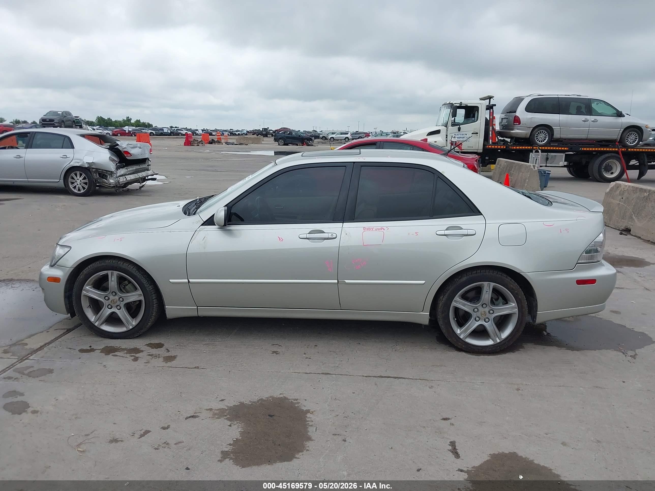2003 Lexus Is 300   Beige vin: JTHBD192230080069