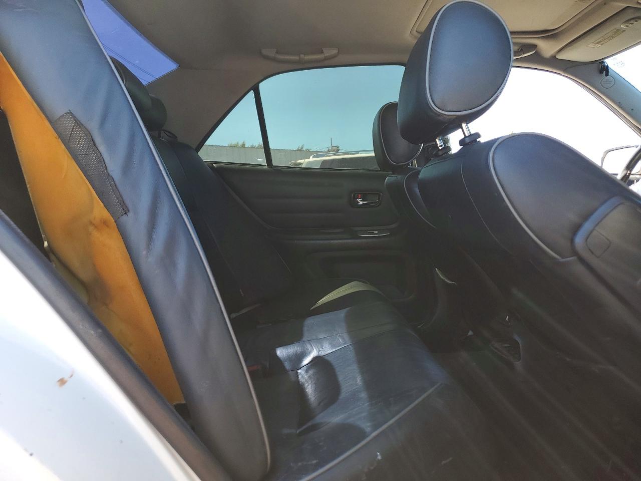 2004 Lexus Is 300 White vin: JTHBD192240082003