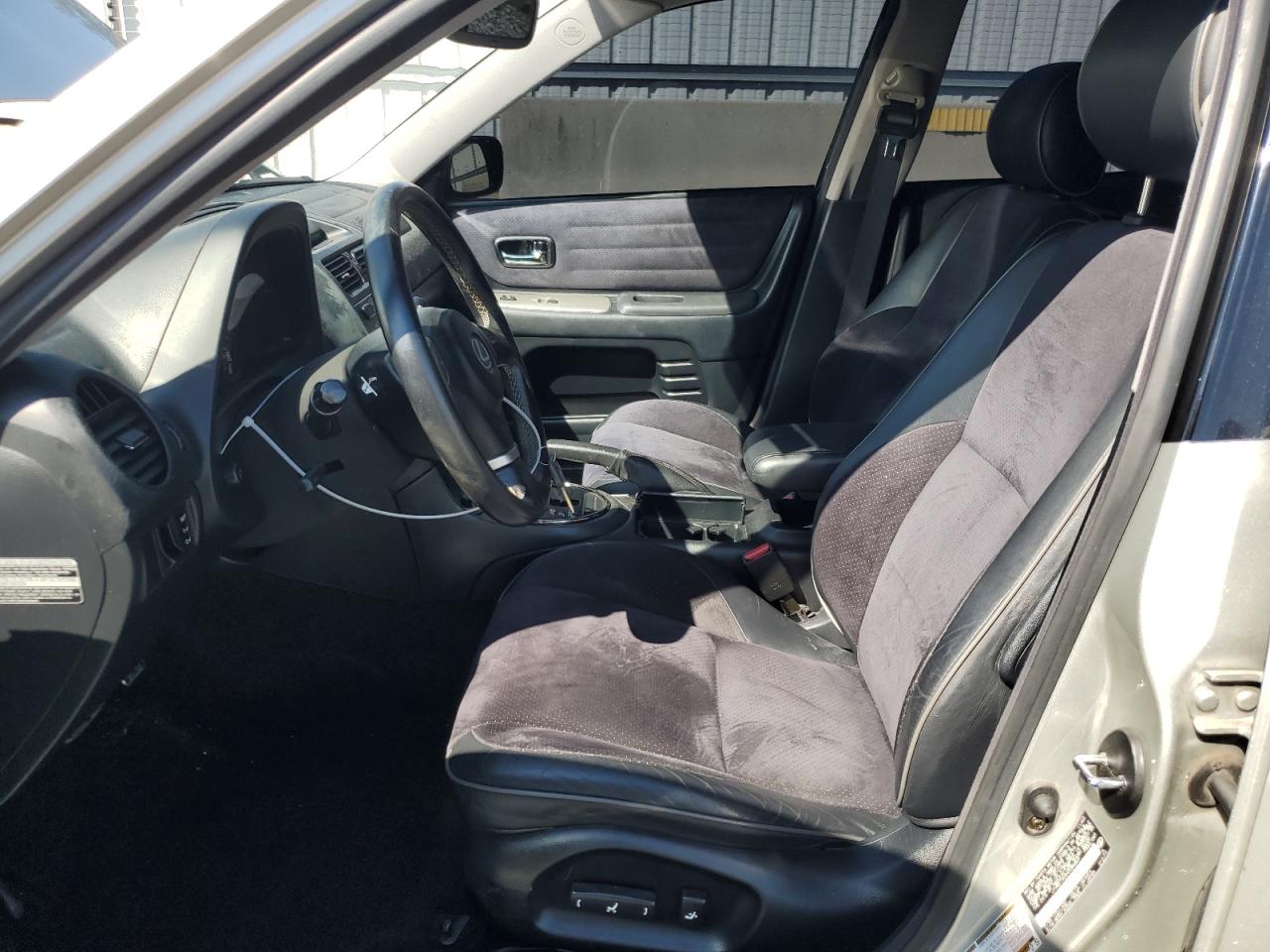 2004 Lexus Is 300 Base Серебряный vin: JTHBD192240085869