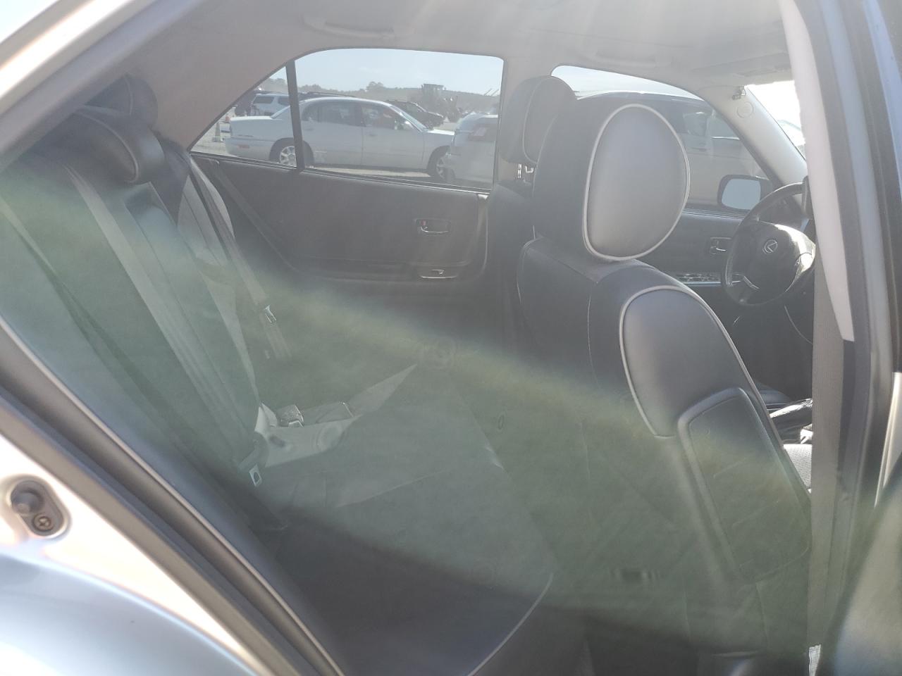 2004 Lexus Is 300 Base Серебряный vin: JTHBD192240085869