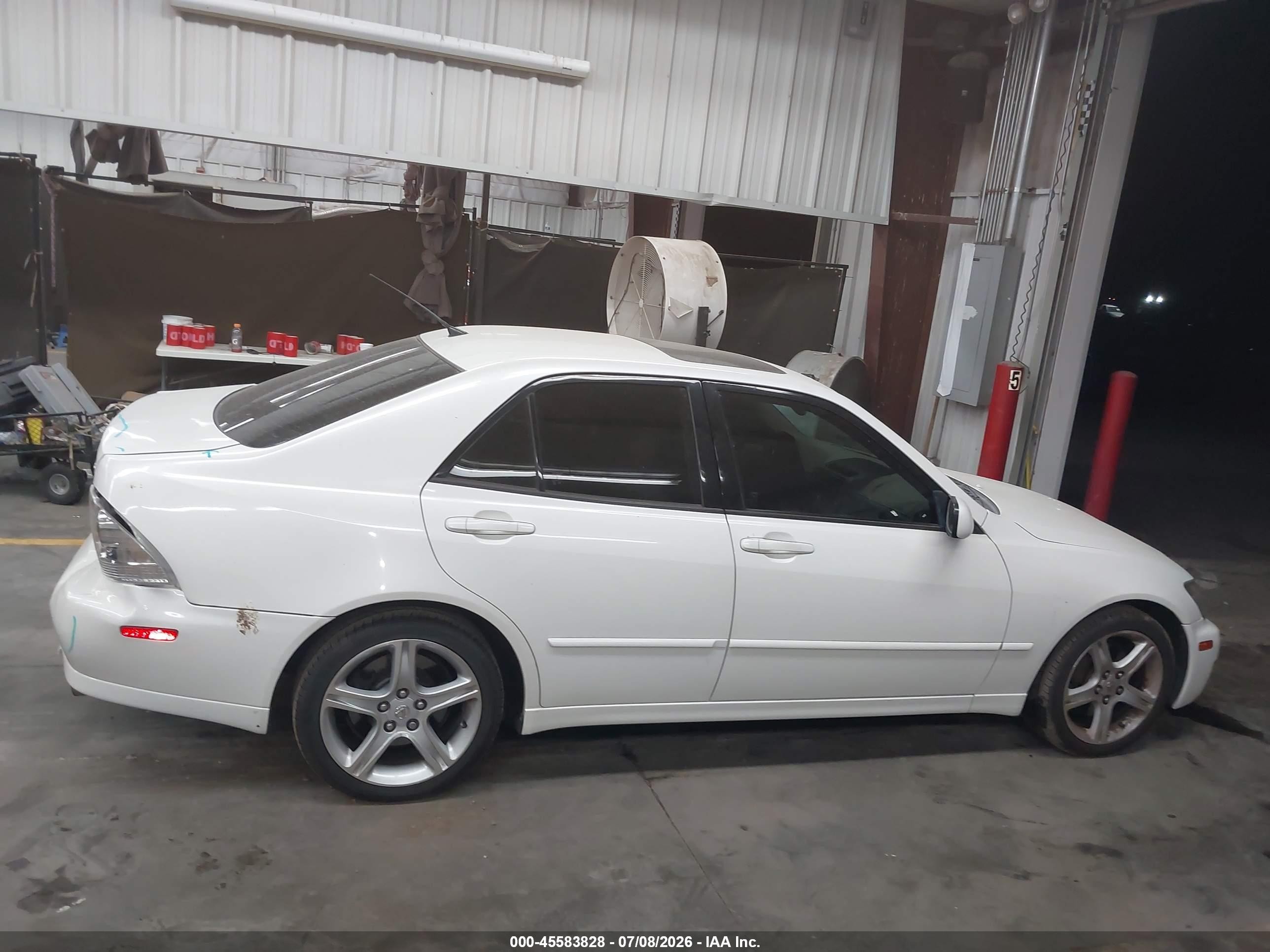 2003 Lexus Is 300   Белый vin: JTHBD192530074038