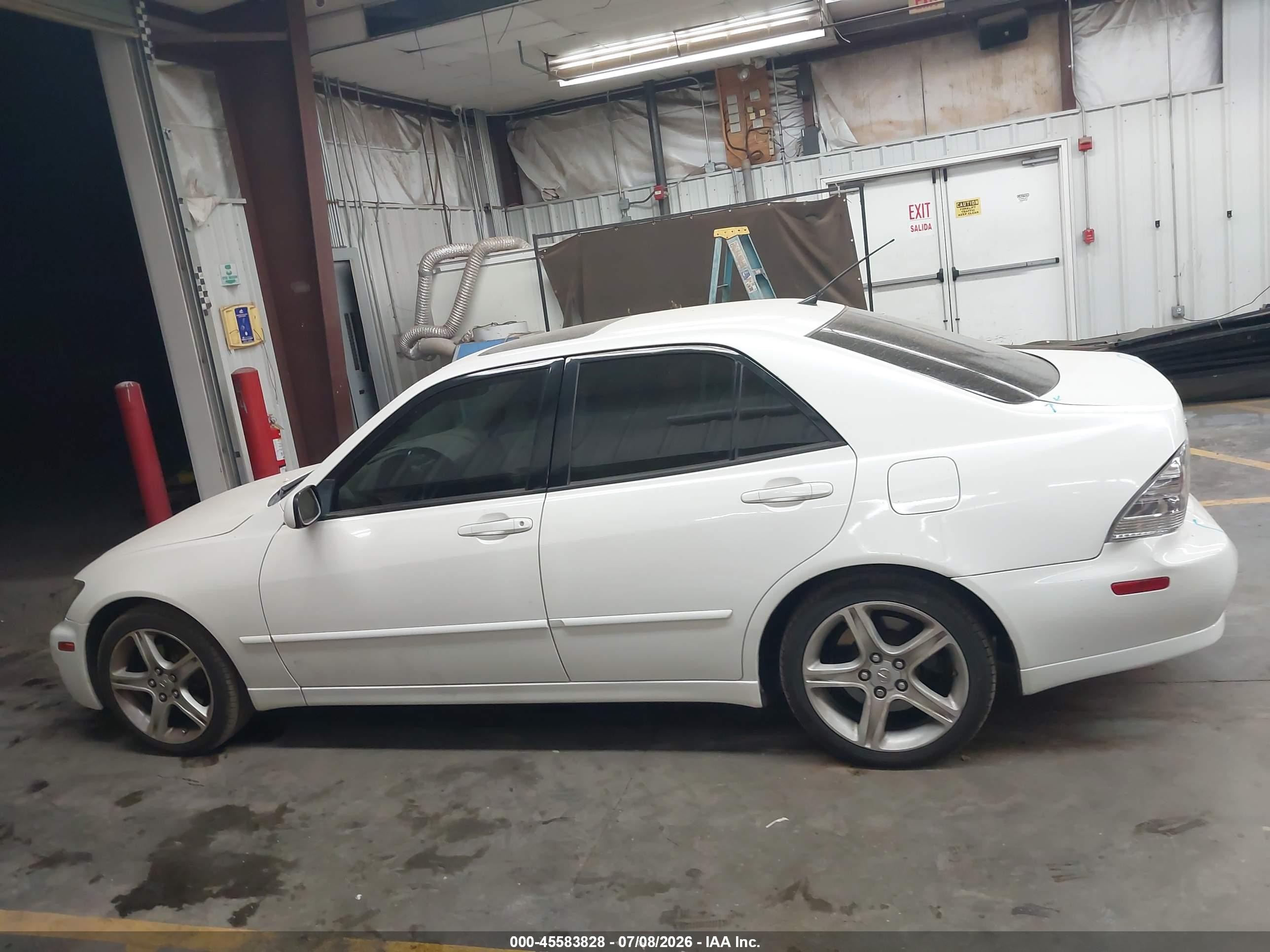 2003 Lexus Is 300   Белый vin: JTHBD192530074038