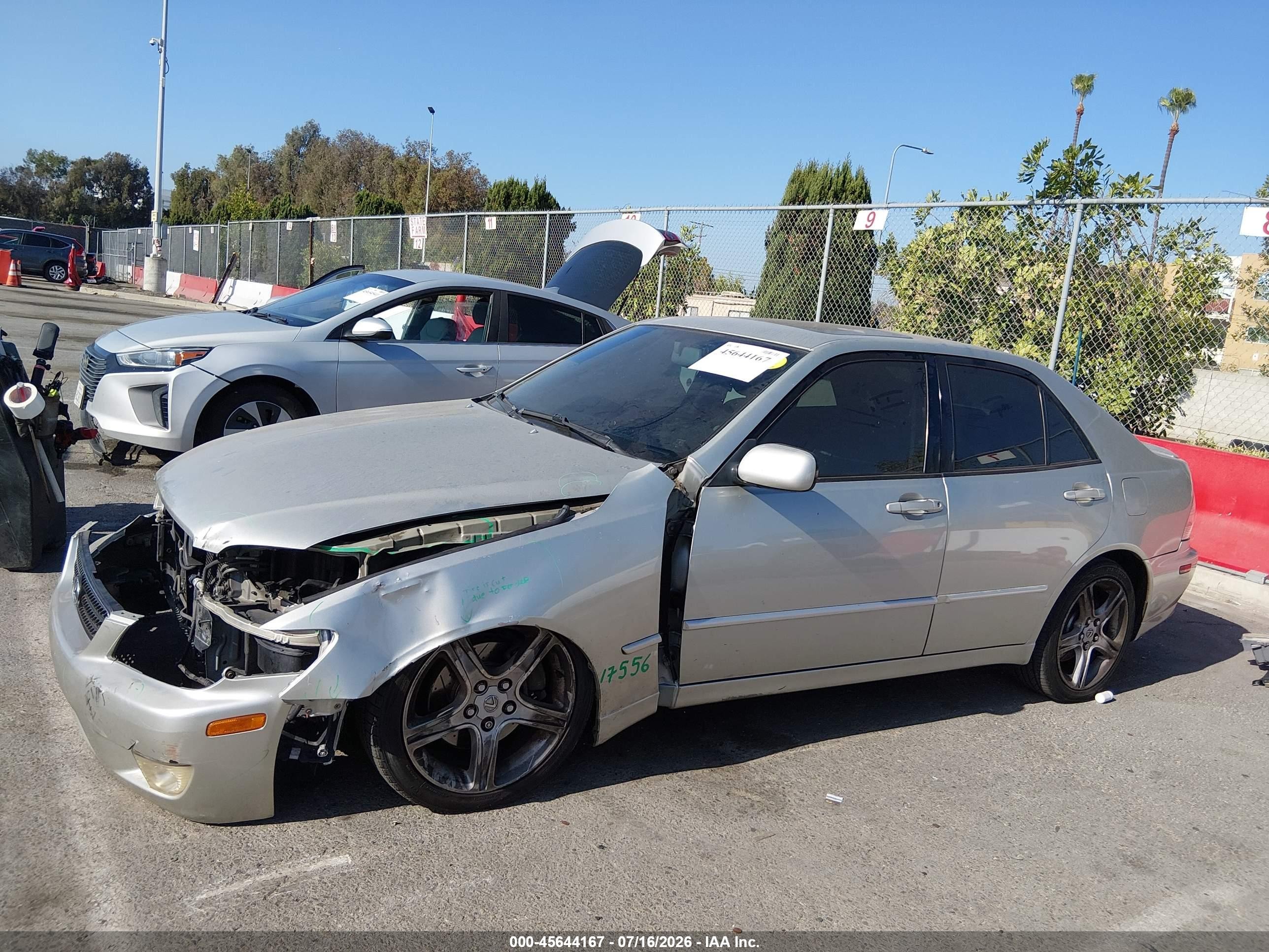 2002 Lexus Is 300   Silver vin: JTHBD192620058042