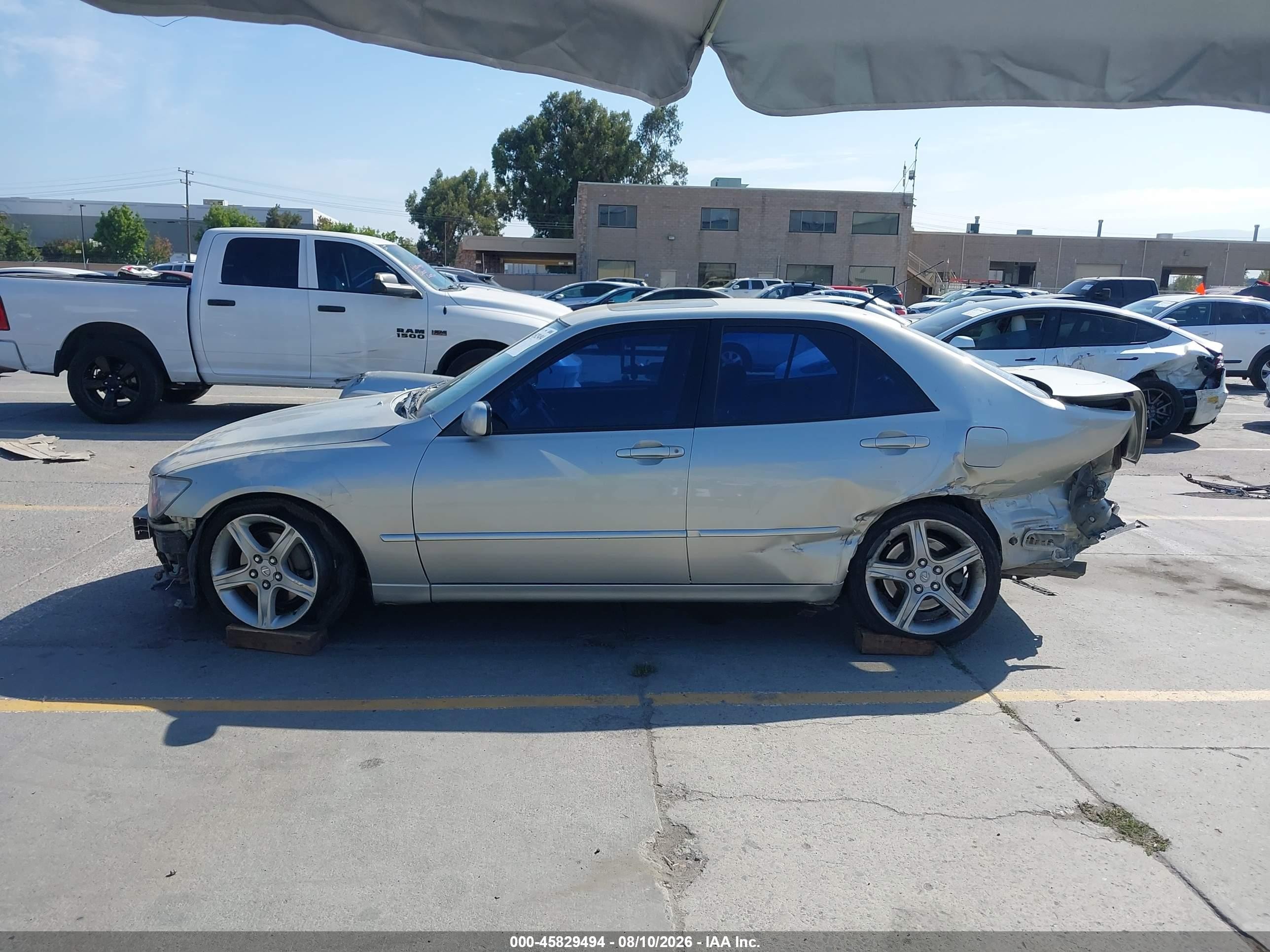 2002 Lexus Is 300   Gray vin: JTHBD192620061376